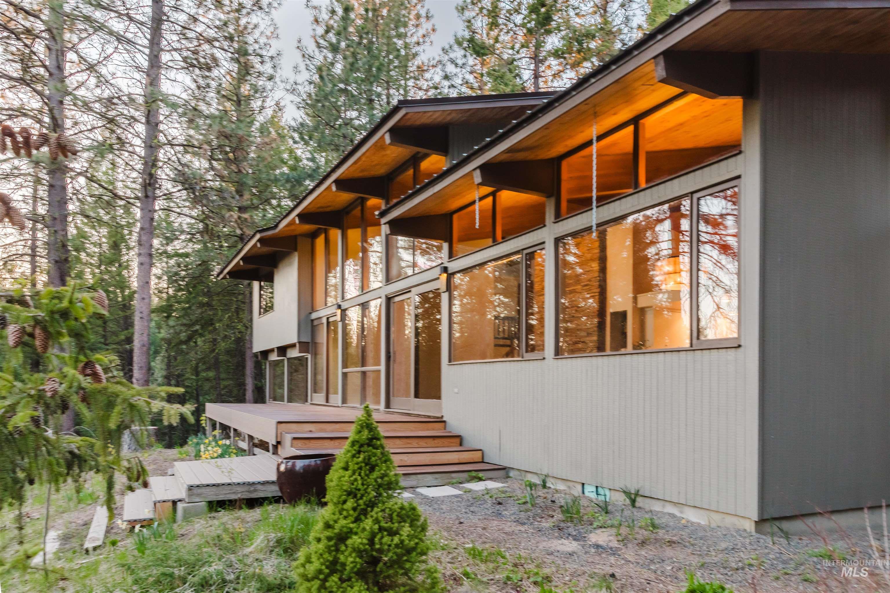 136 Silver Fox Trail, McCall, Idaho 83638, 4 Bedrooms, 2.5 Bathrooms, Residential For Sale, Price $1,325,000,MLS 98984880