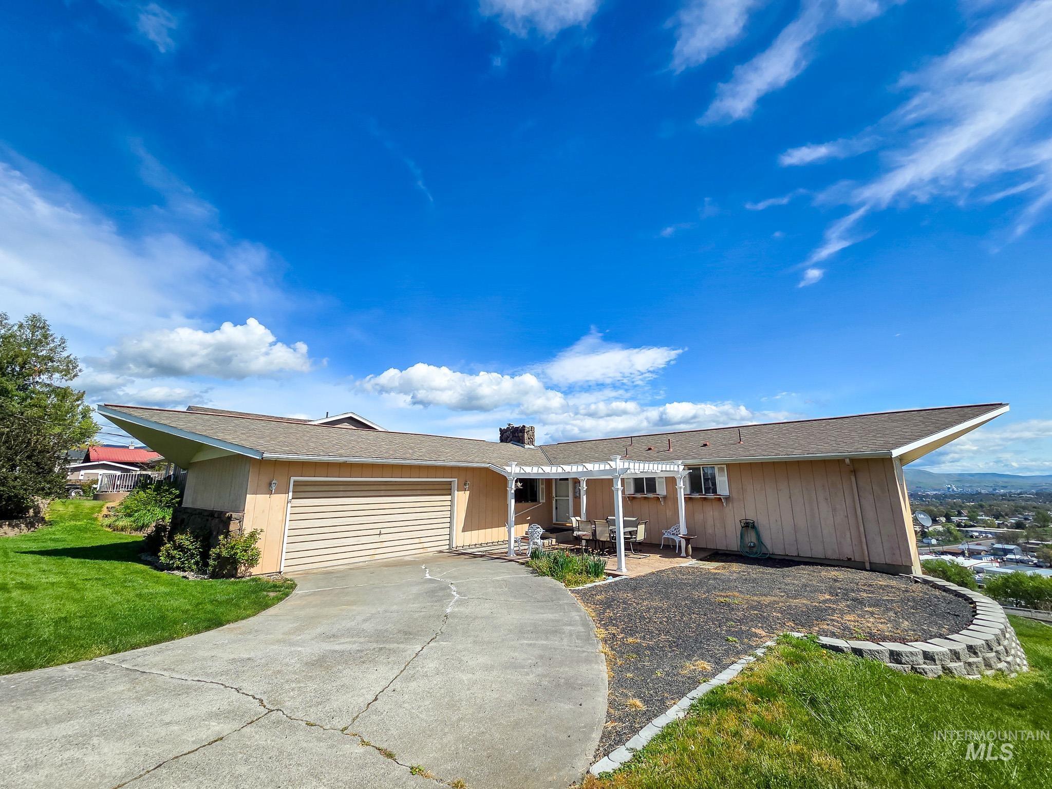 1808 Valleyview, Clarkston, Washington 99403, 3 Bedrooms, 3 Bathrooms, Residential For Sale, Price $439,000, 98984885