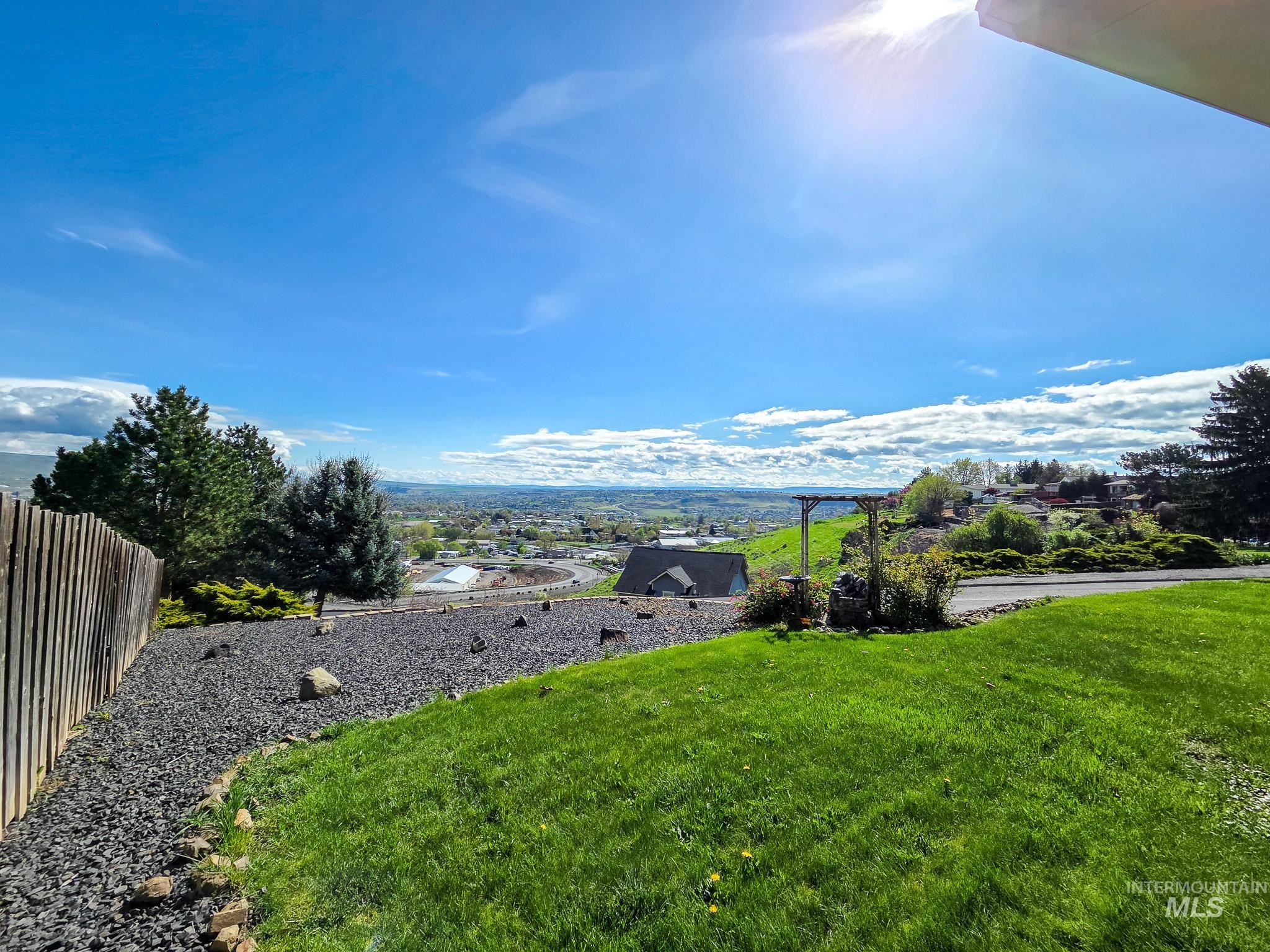 1808 Valleyview, Clarkston, Washington 99403, 3 Bedrooms, 3 Bathrooms, Residential For Sale, Price $439,000, 98984885