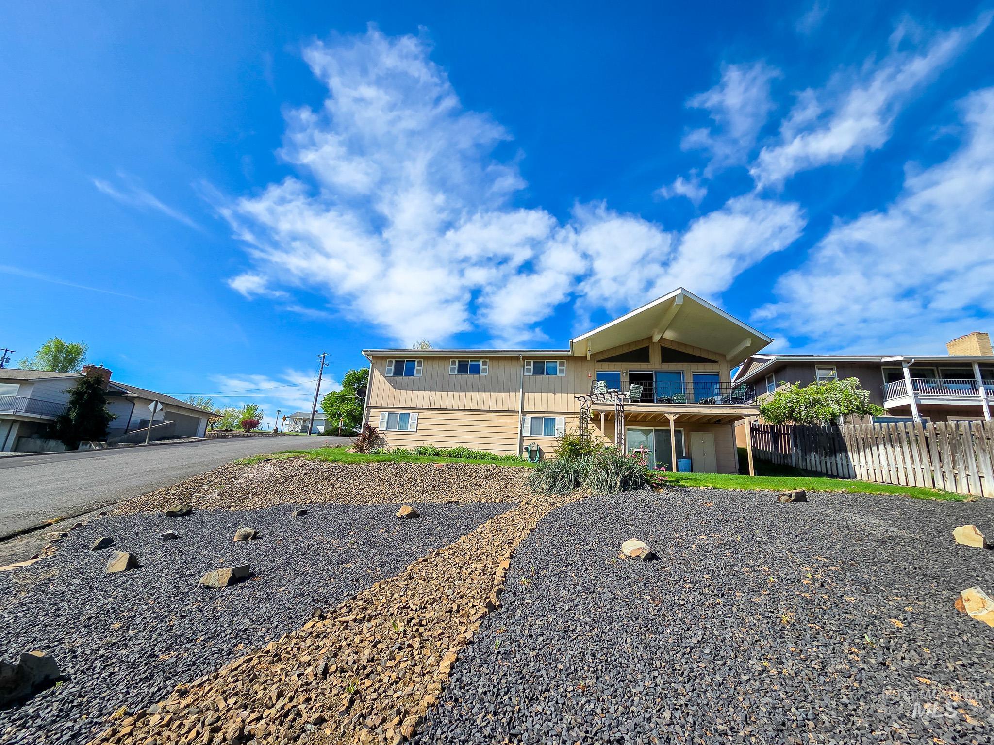 1808 Valleyview, Clarkston, Washington 99403, 3 Bedrooms, 3 Bathrooms, Residential For Sale, Price $439,000, 98984885