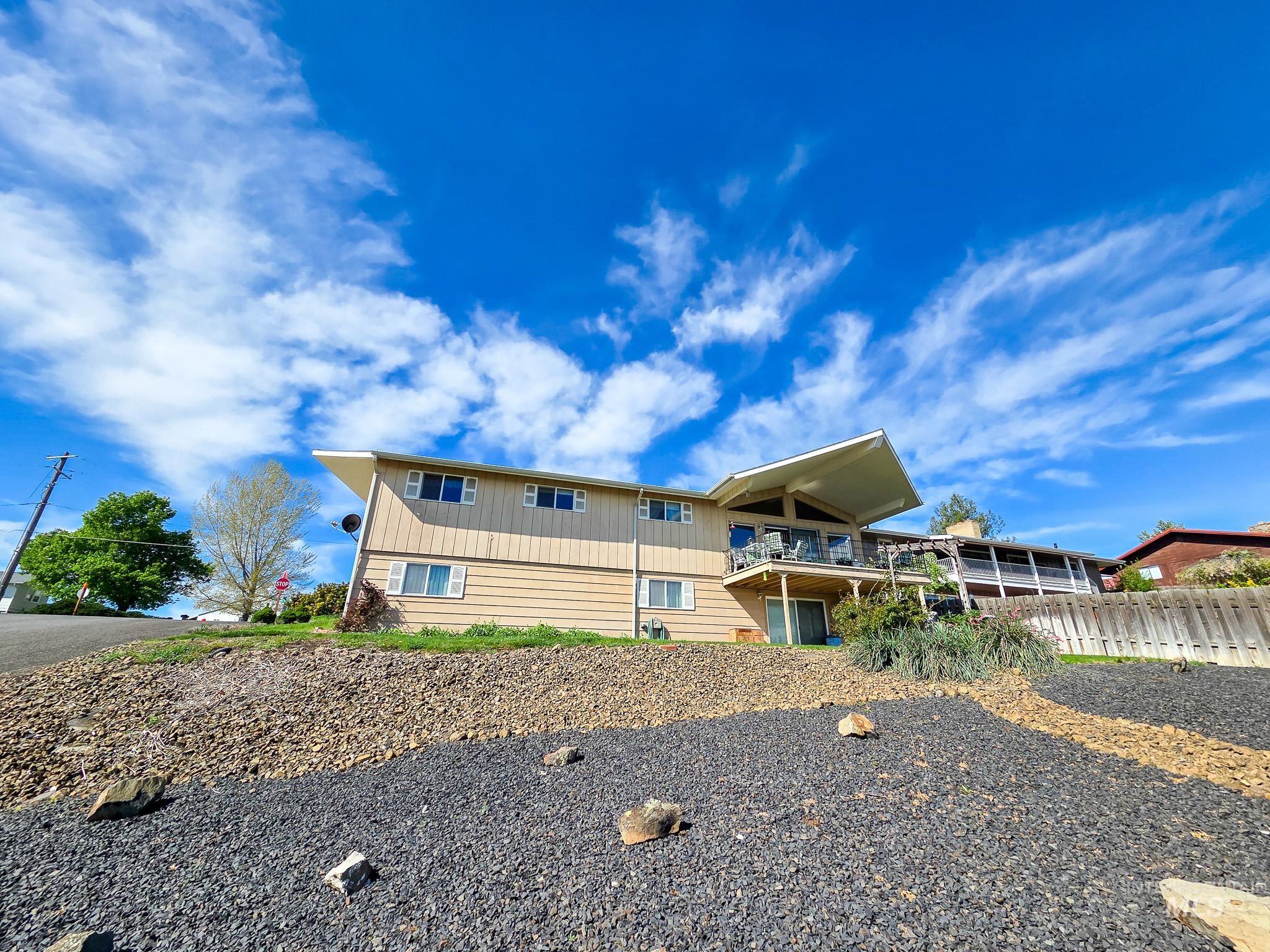 1808 Valleyview, Clarkston, Washington 99403, 3 Bedrooms, 3 Bathrooms, Residential For Sale, Price $439,000, 98984885