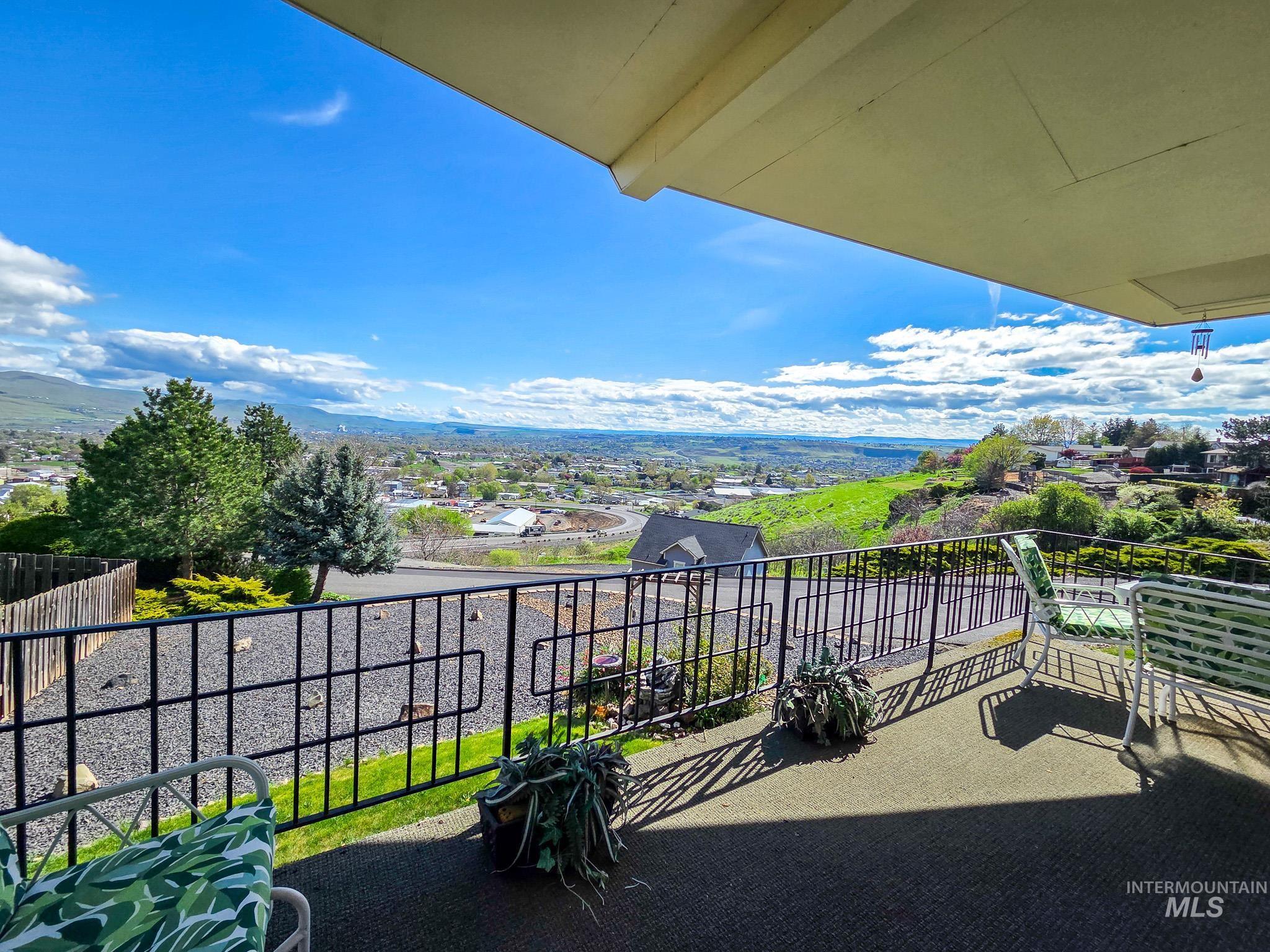 1808 Valleyview, Clarkston, Washington 99403, 3 Bedrooms, 3 Bathrooms, Residential For Sale, Price $439,000,MLS 98984885