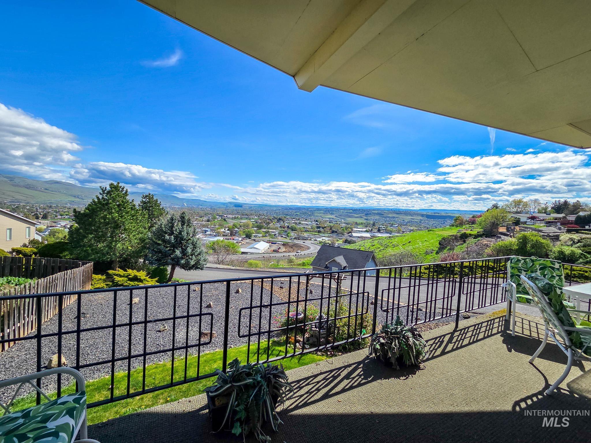 1808 Valleyview, Clarkston, Washington 99403, 3 Bedrooms, 3 Bathrooms, Residential For Sale, Price $399,777,MLS 98984885