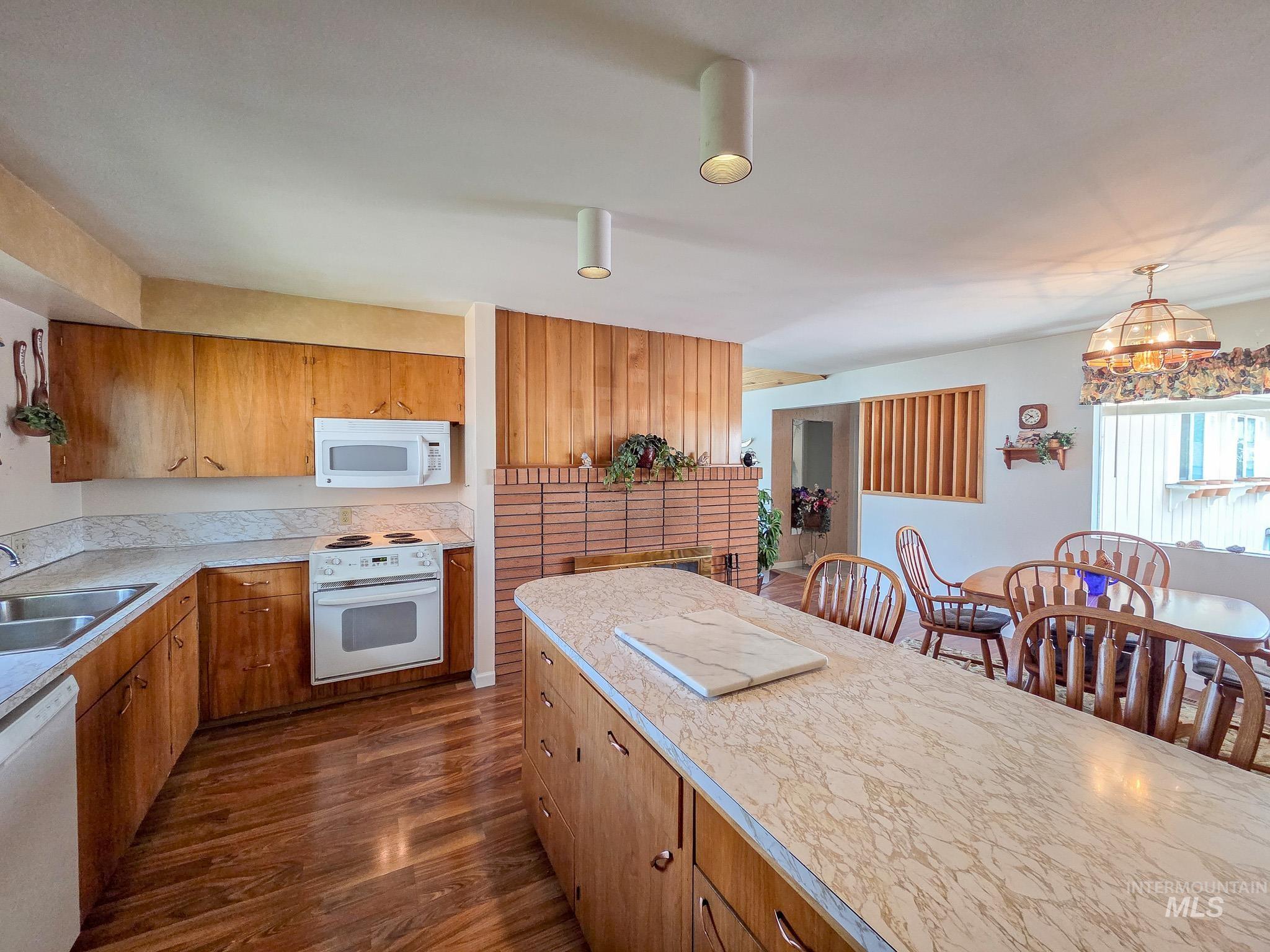 1808 Valleyview, Clarkston, Washington 99403, 3 Bedrooms, 3 Bathrooms, Residential For Sale, Price $439,000, 98984885