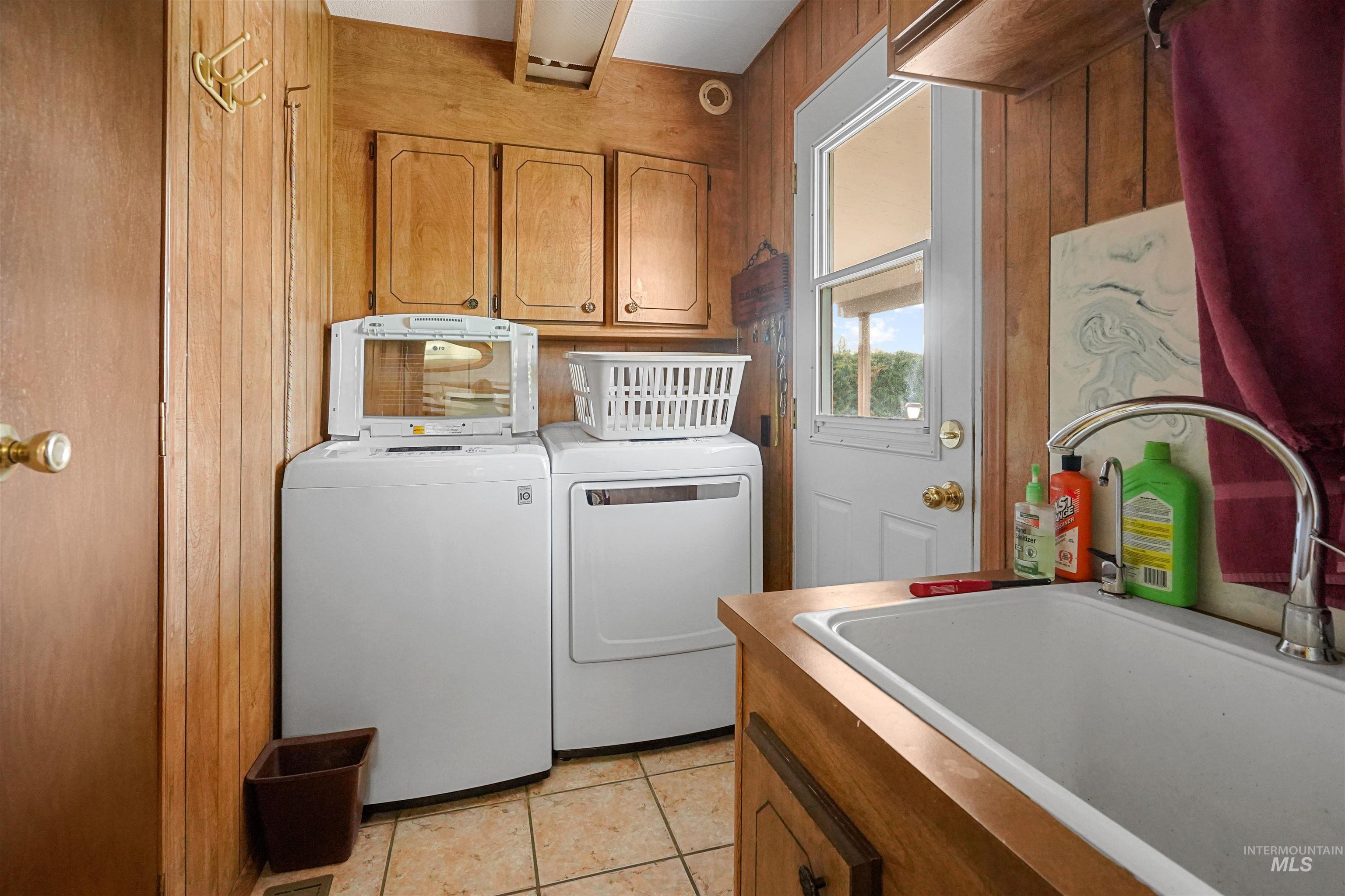141 Hilltop Ct, Burley, Idaho 83318, 3 Bedrooms, 2 Bathrooms, Residential For Sale, Price $325,000,MLS 98984887