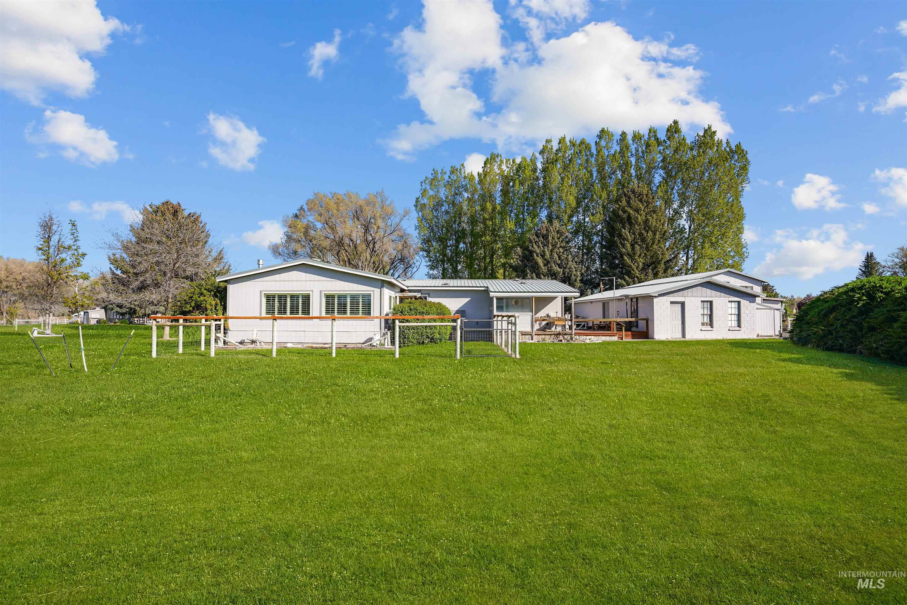 141 Hilltop Ct, Burley, Idaho 83318, 3 Bedrooms, 2 Bathrooms, Residential For Sale, Price $325,000,MLS 98984887