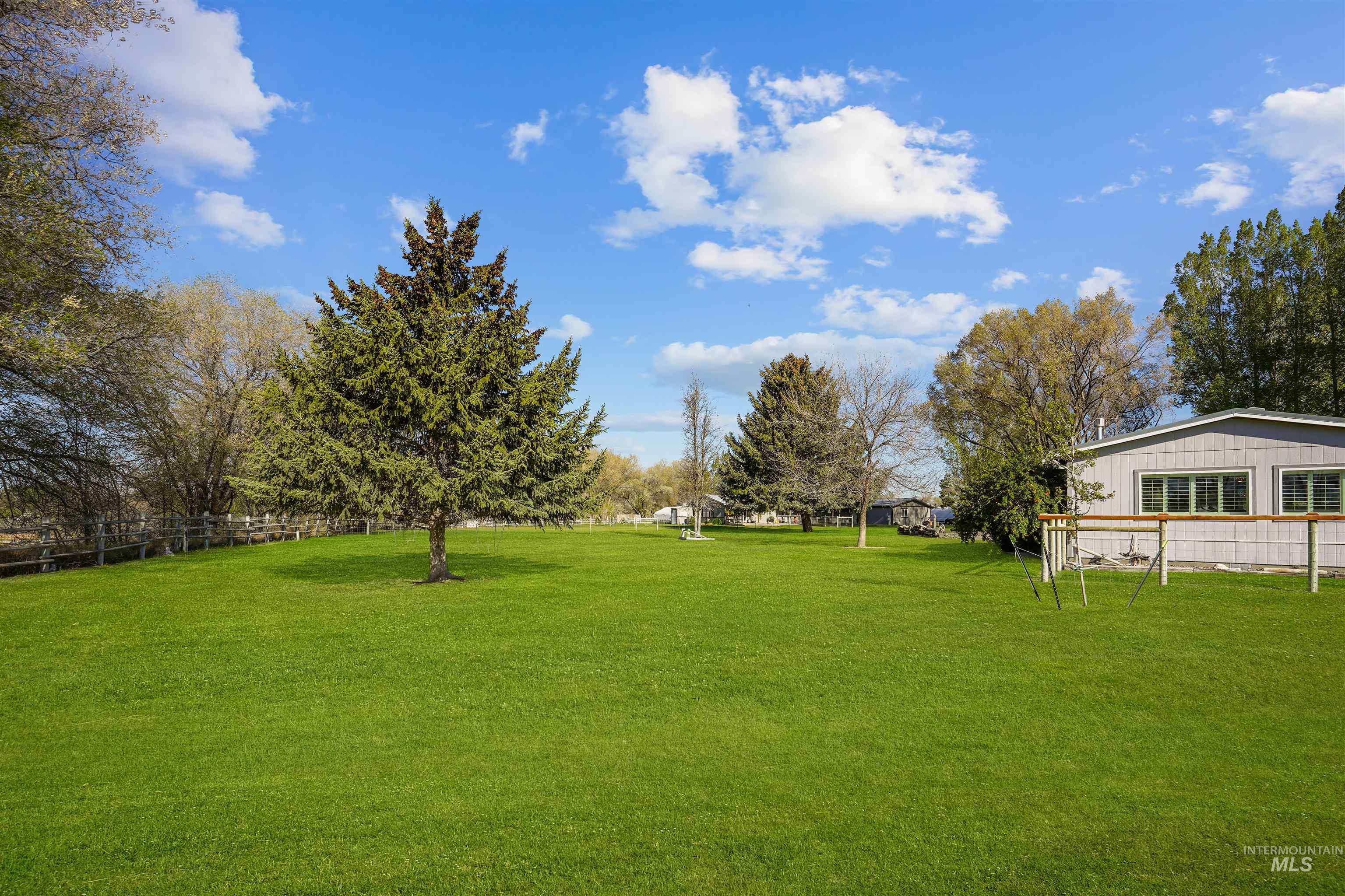 141 Hilltop Ct, Burley, Idaho 83318, 3 Bedrooms, 2 Bathrooms, Residential For Sale, Price $325,000,MLS 98984887
