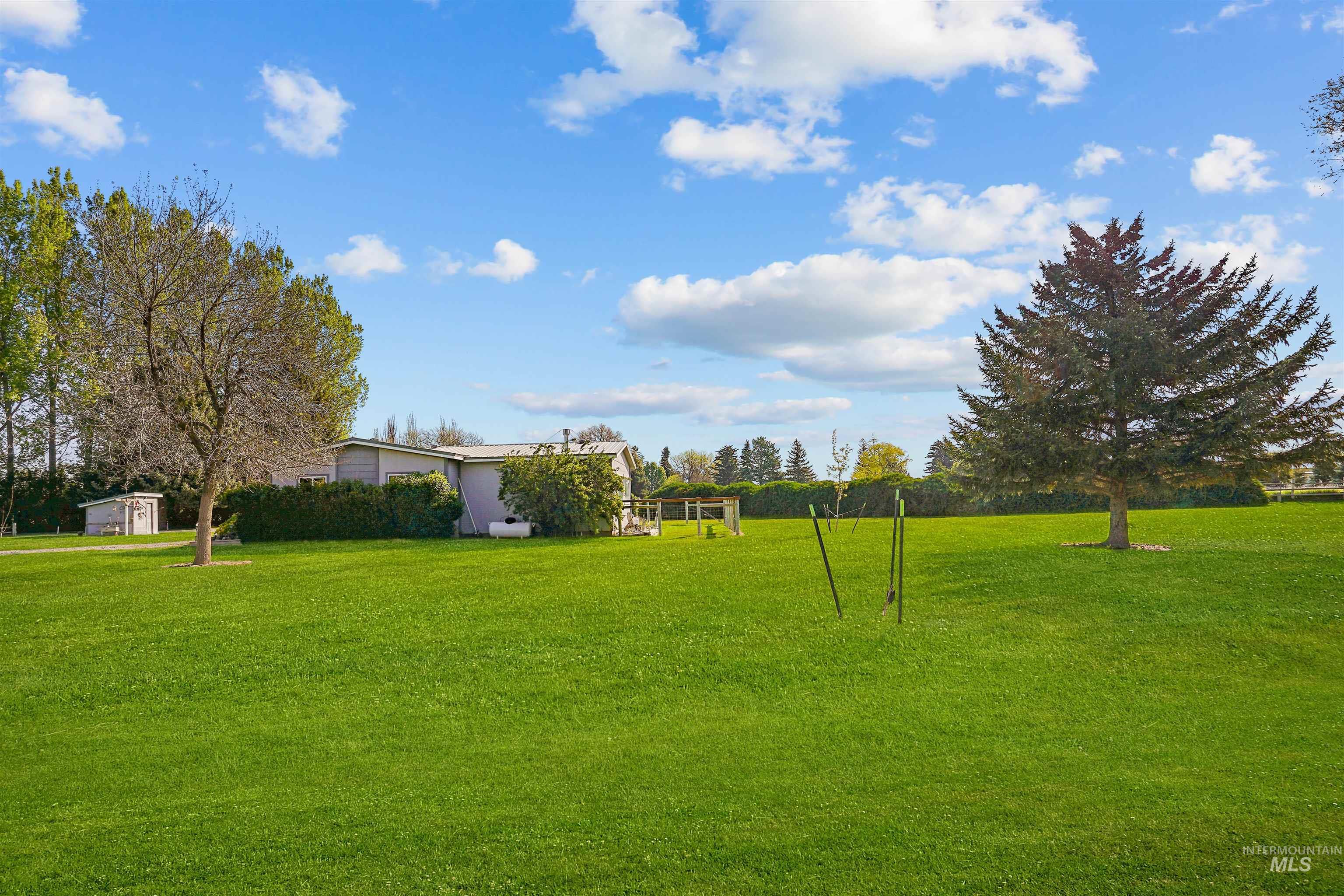 141 Hilltop Ct, Burley, Idaho 83318, 3 Bedrooms, 2 Bathrooms, Residential For Sale, Price $325,000,MLS 98984887