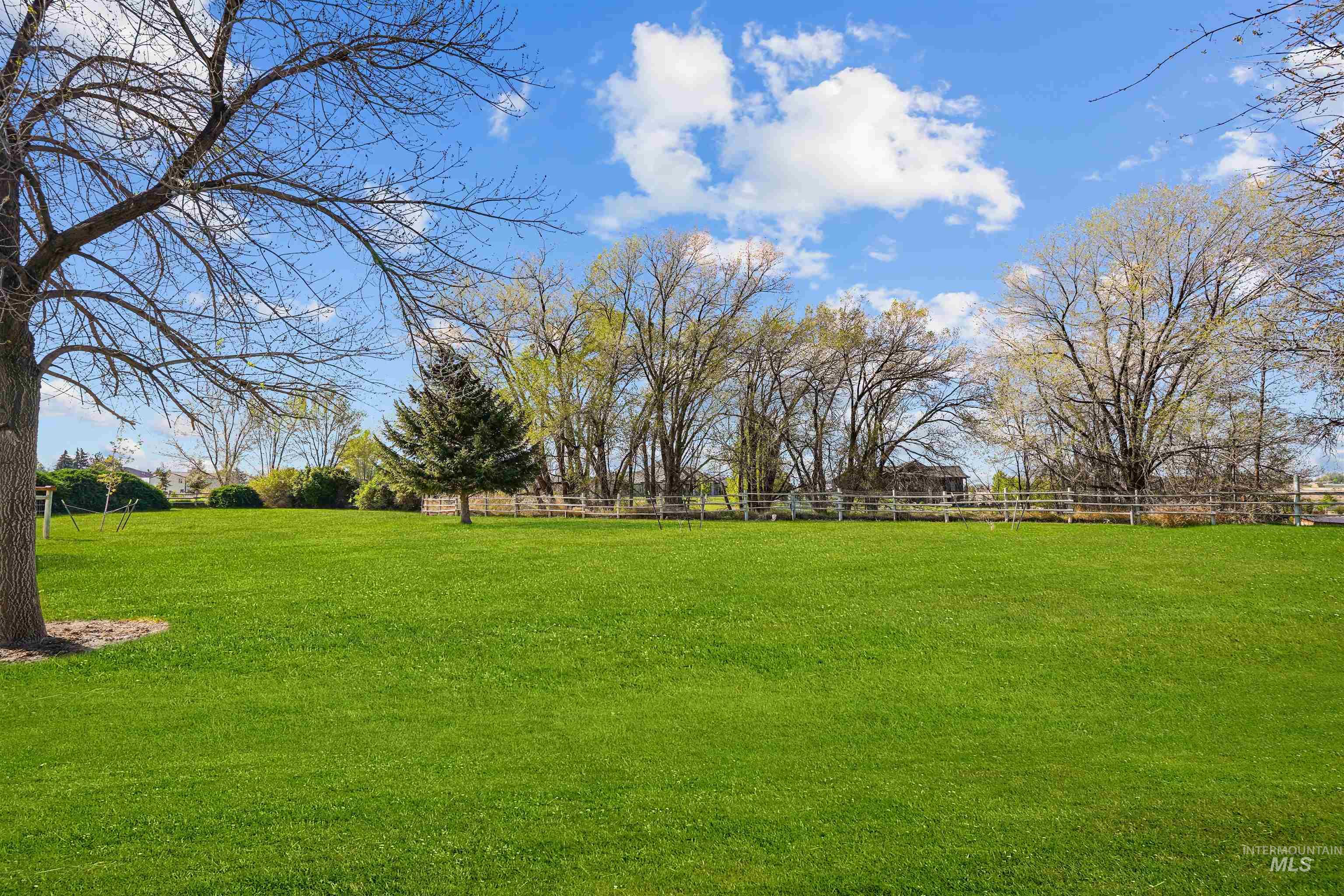 141 Hilltop Ct, Burley, Idaho 83318, 3 Bedrooms, 2 Bathrooms, Residential For Sale, Price $325,000,MLS 98984887