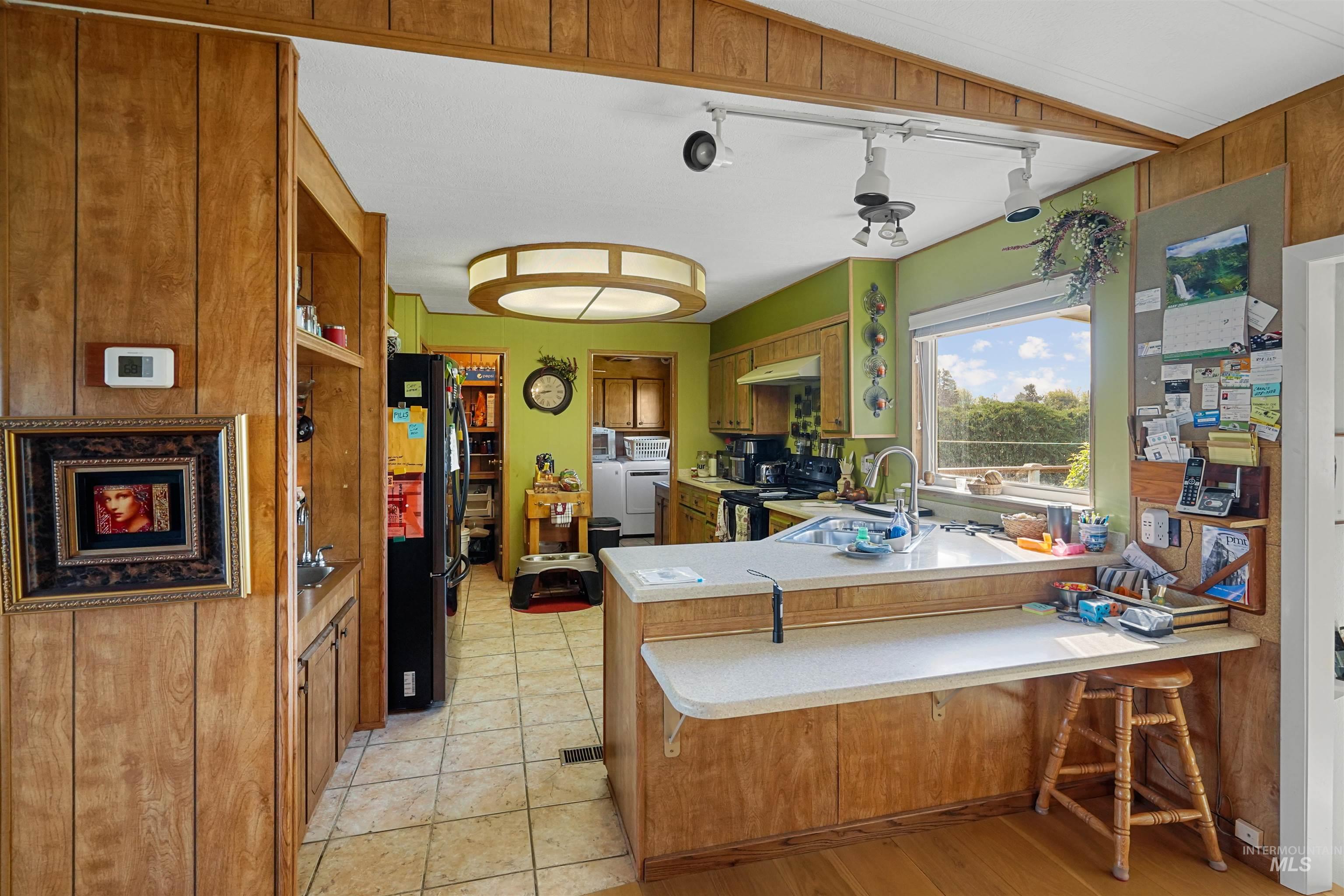 141 Hilltop Ct, Burley, Idaho 83318, 3 Bedrooms, 2 Bathrooms, Residential For Sale, Price $325,000,MLS 98984887