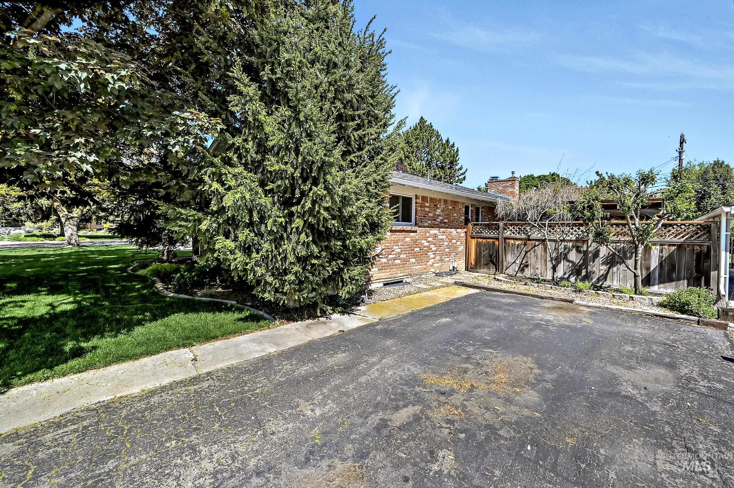 3520 N Rampart Street, Boise, Idaho 83704, 4 Bedrooms, 3 Bathrooms, Residential For Sale, Price $680,000,MLS 98984889