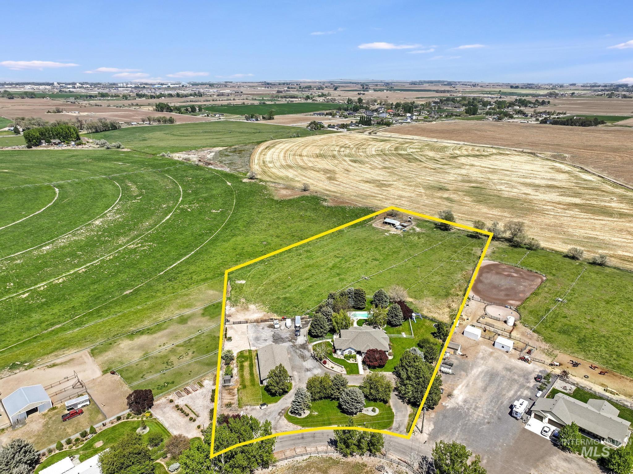 88 Sunnyside Drive, Jerome, Idaho 83338, 3 Bedrooms, 2.5 Bathrooms, Residential For Sale, Price $799,900,MLS 98984890