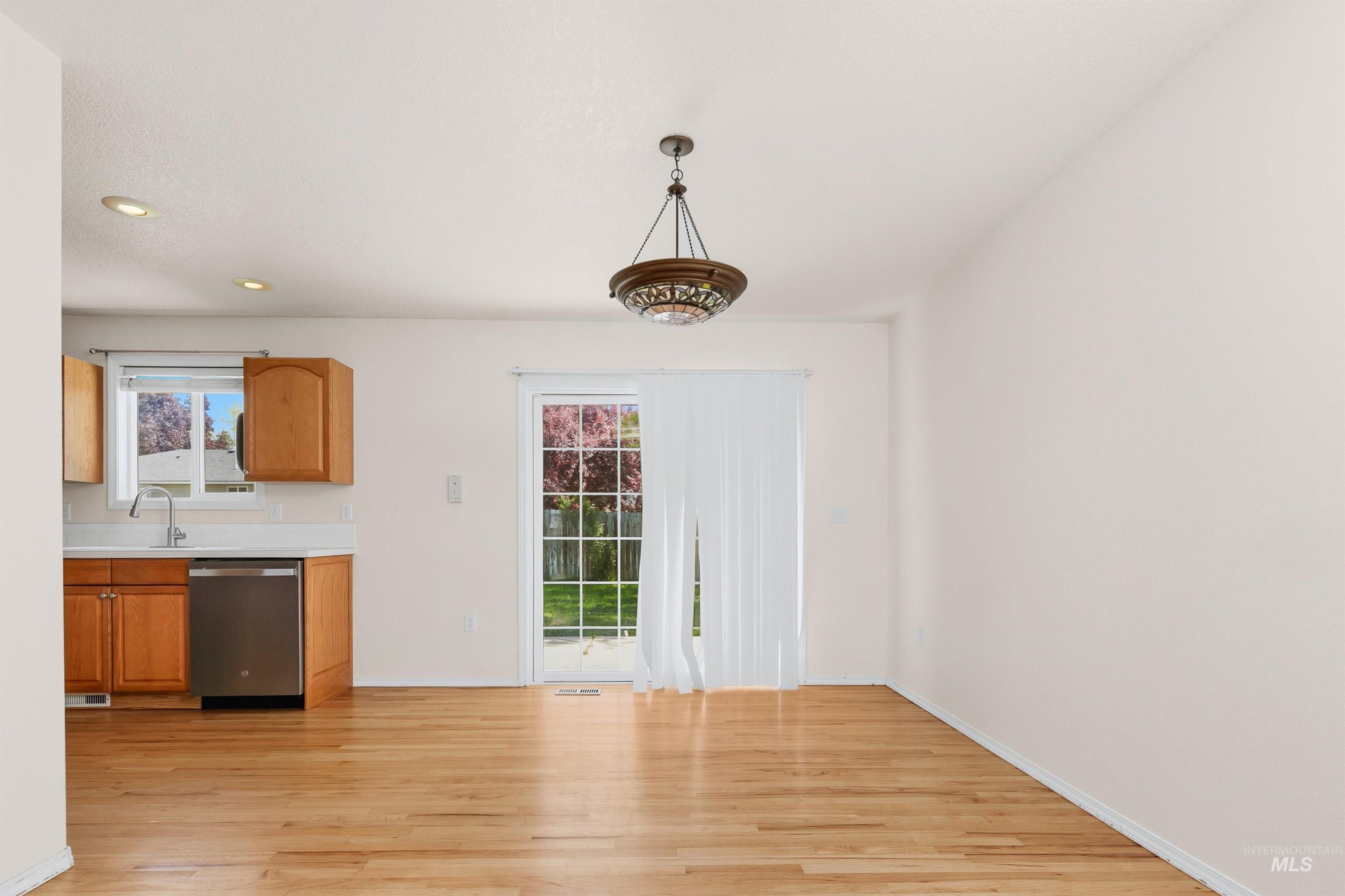 4532 S Chariot Way, Boise, Idaho 83709, 3 Bedrooms, 2 Bathrooms, Residential For Sale, Price $419,999,MLS 98984893