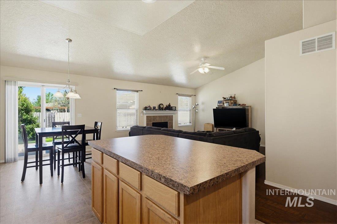 11440 Saranac St, Caldwell, Idaho 83605, 4 Bedrooms, 2.5 Bathrooms, Residential For Sale, Price $389,900,MLS 98984896