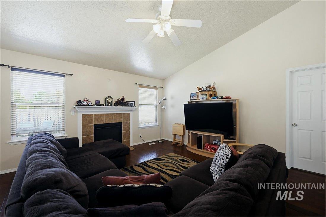 11440 Saranac St, Caldwell, Idaho 83605, 4 Bedrooms, 2.5 Bathrooms, Residential For Sale, Price $389,900,MLS 98984896
