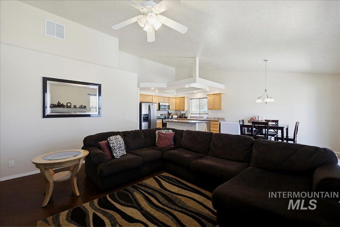 11440 Saranac St, Caldwell, Idaho 83605, 4 Bedrooms, 2.5 Bathrooms, Residential For Sale, Price $389,900,MLS 98984896