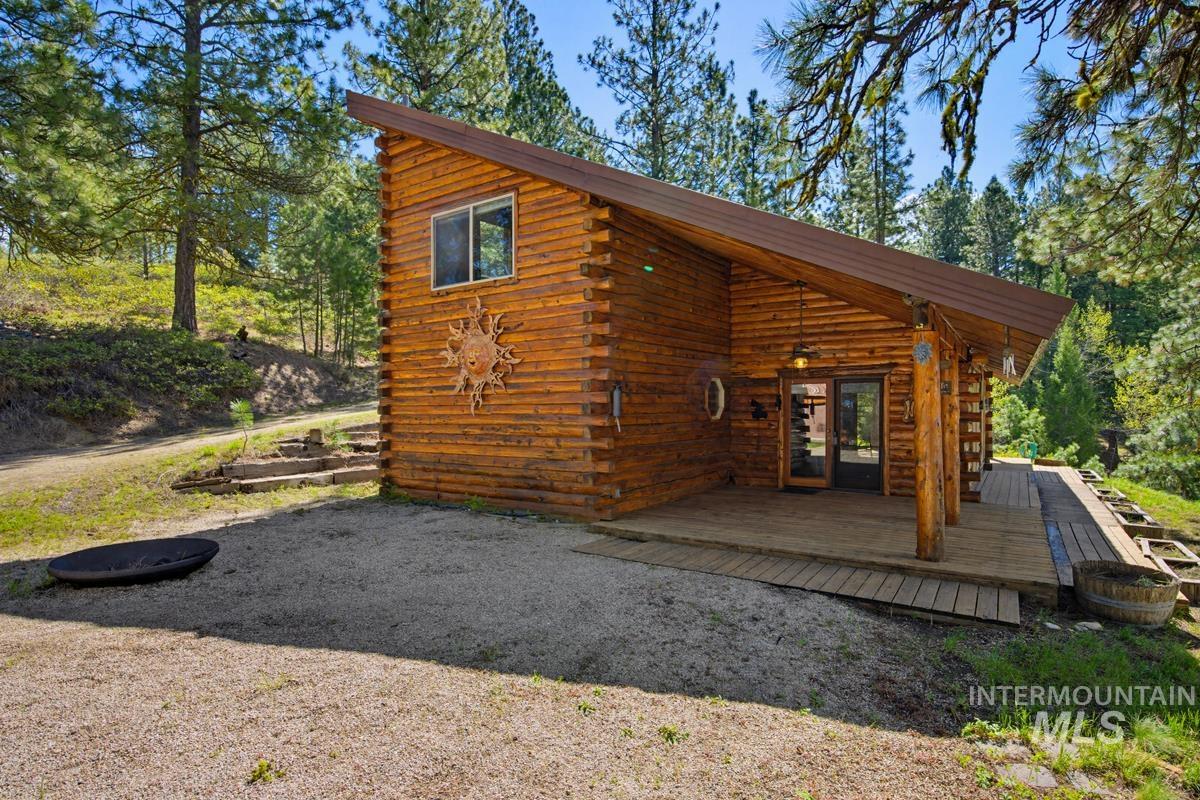 461 Hilltop Road, Cascade, Idaho 83611, 1 Bedroom, 2 Bathrooms, Residential For Sale, Price $851,000,MLS 98984899
