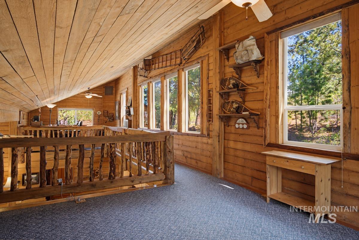461 Hilltop Road, Cascade, Idaho 83611, 1 Bedroom, 2 Bathrooms, Residential For Sale, Price $851,000,MLS 98984899