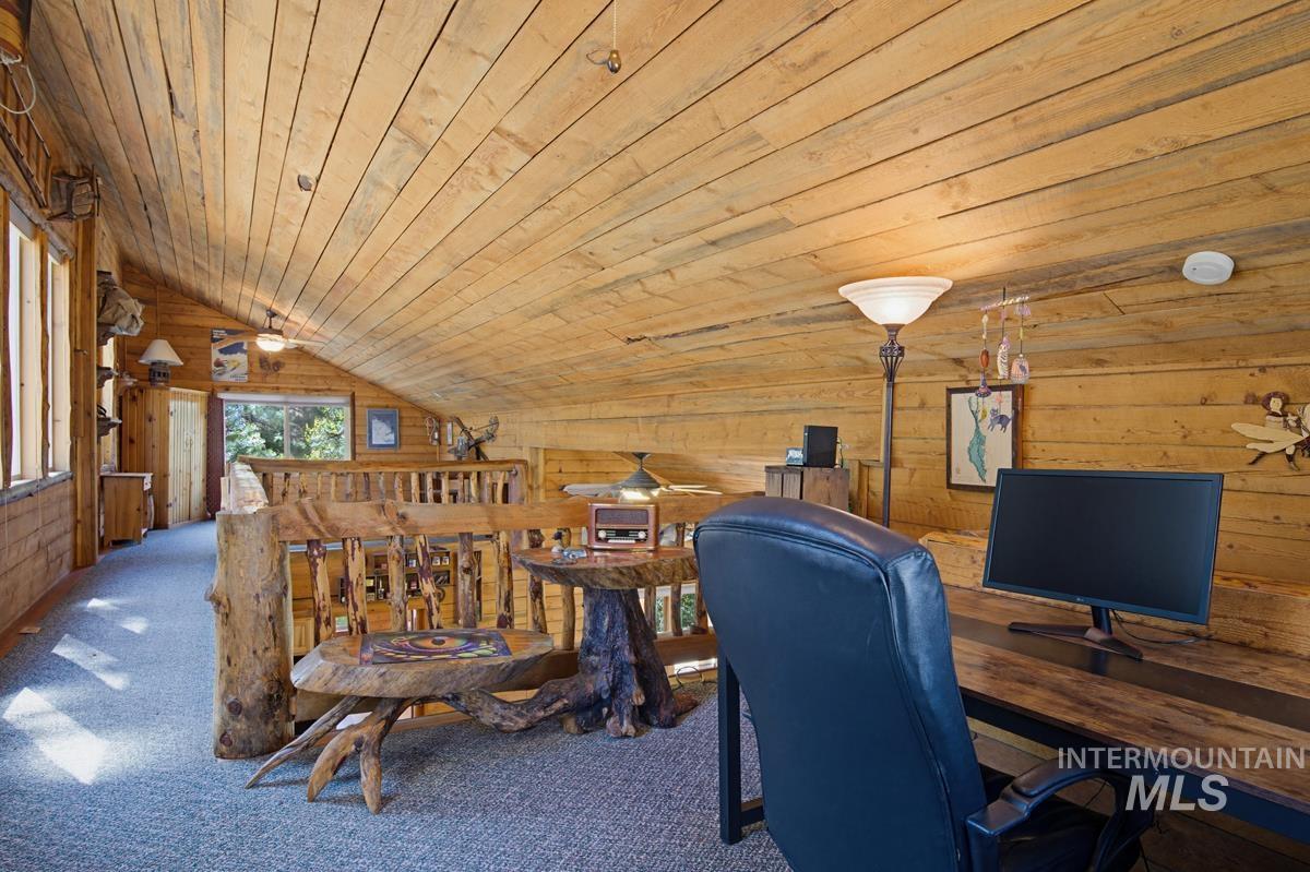 461 Hilltop Road, Cascade, Idaho 83611, 1 Bedroom, 2 Bathrooms, Residential For Sale, Price $851,000,MLS 98984899