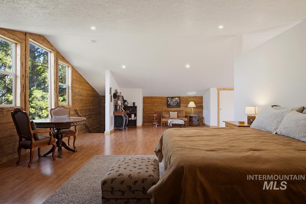 461 Hilltop Road, Cascade, Idaho 83611, 1 Bedroom, 2 Bathrooms, Residential For Sale, Price $851,000,MLS 98984899