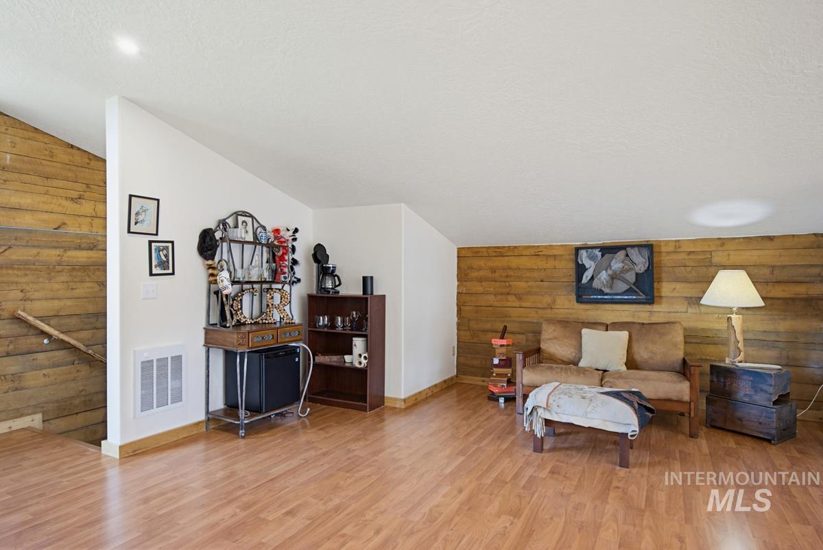 461 Hilltop Road, Cascade, Idaho 83611, 1 Bedroom, 2 Bathrooms, Residential For Sale, Price $851,000,MLS 98984899