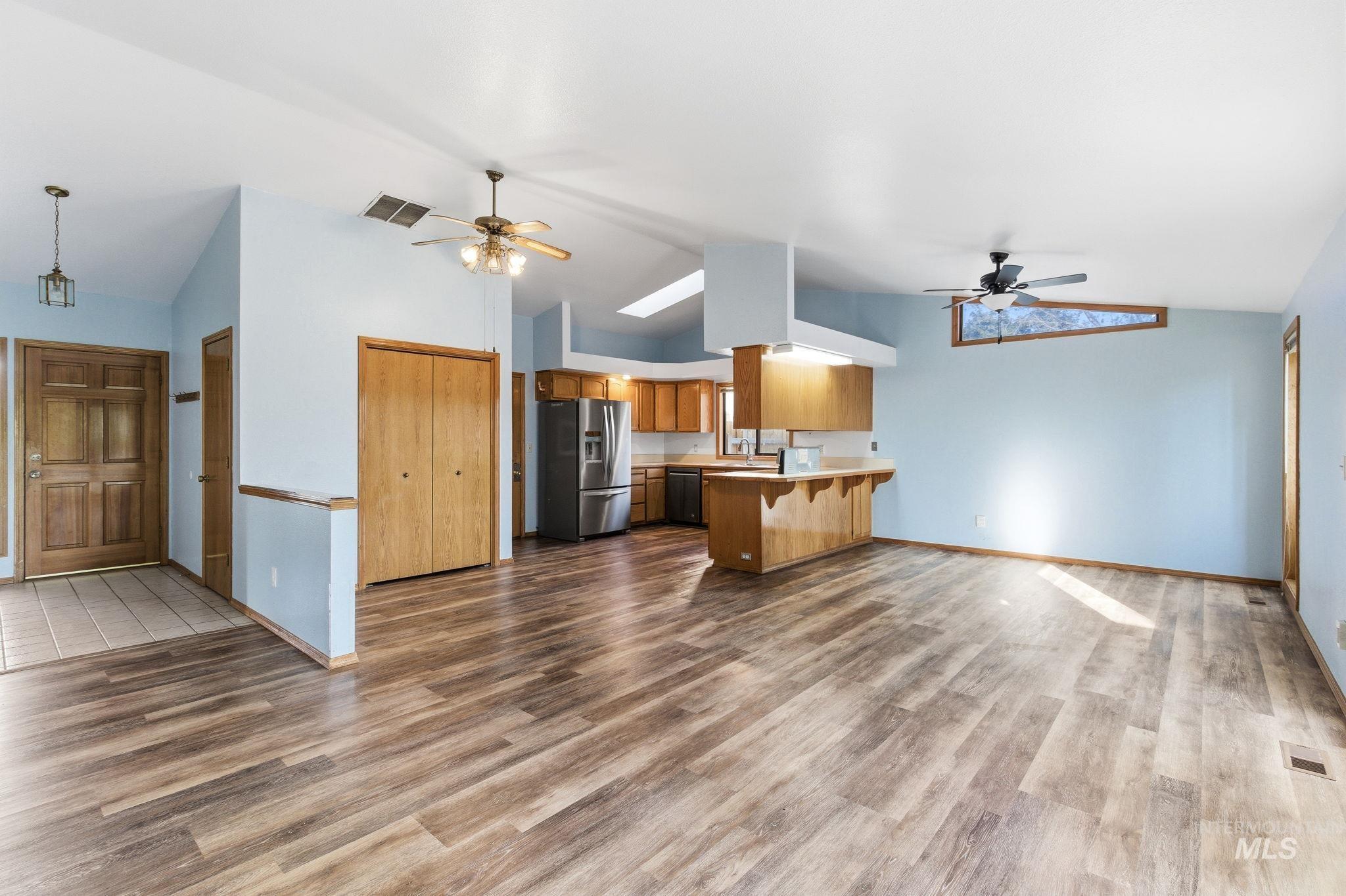 7548 W Long Drive, Boise, Idaho 83704-4435, 3 Bedrooms, 2 Bathrooms, Residential For Sale, Price $368,000,MLS 98984903