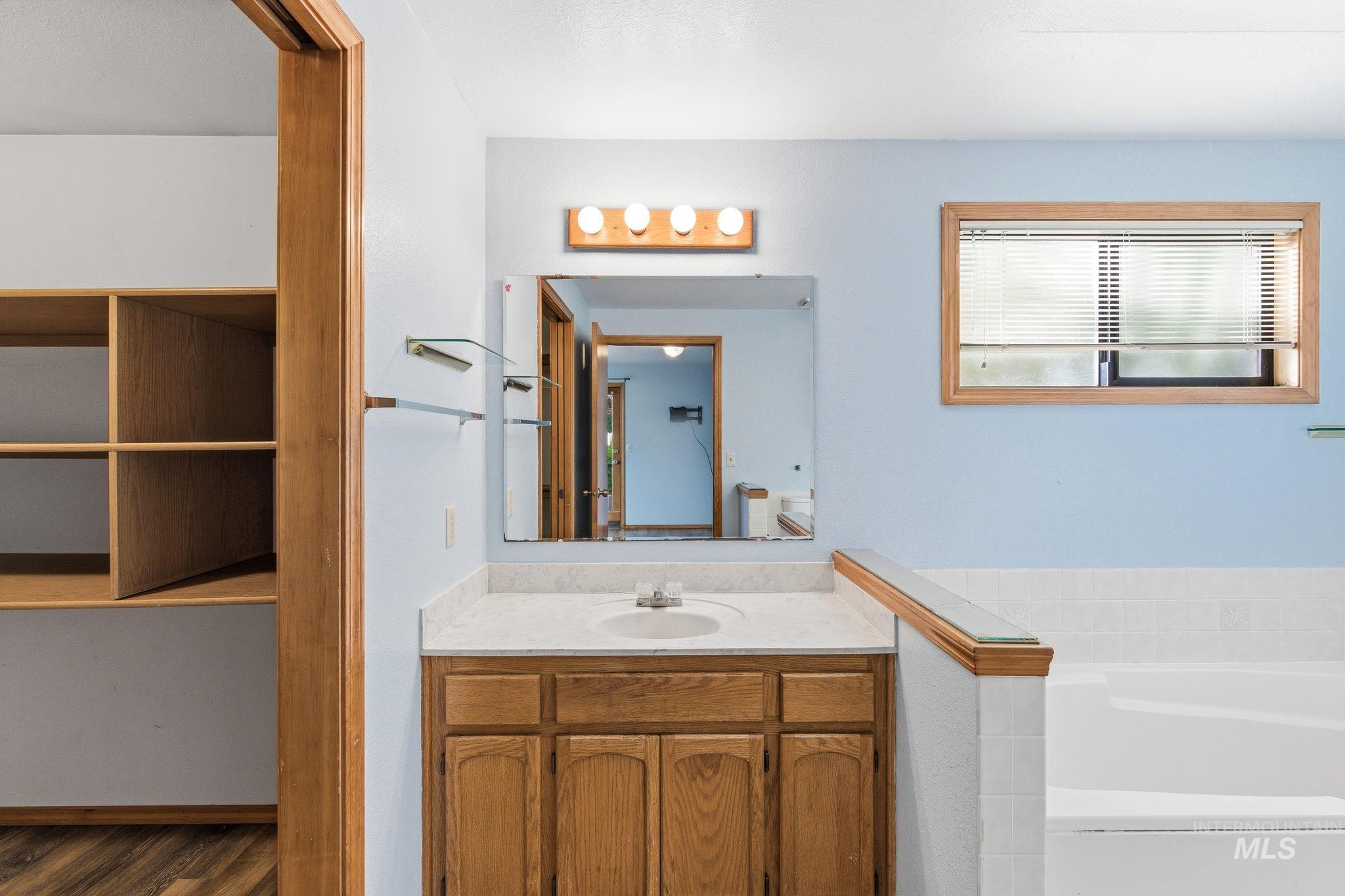 7548 W Long Drive, Boise, Idaho 83704-4435, 3 Bedrooms, 2 Bathrooms, Residential For Sale, Price $368,000,MLS 98984903