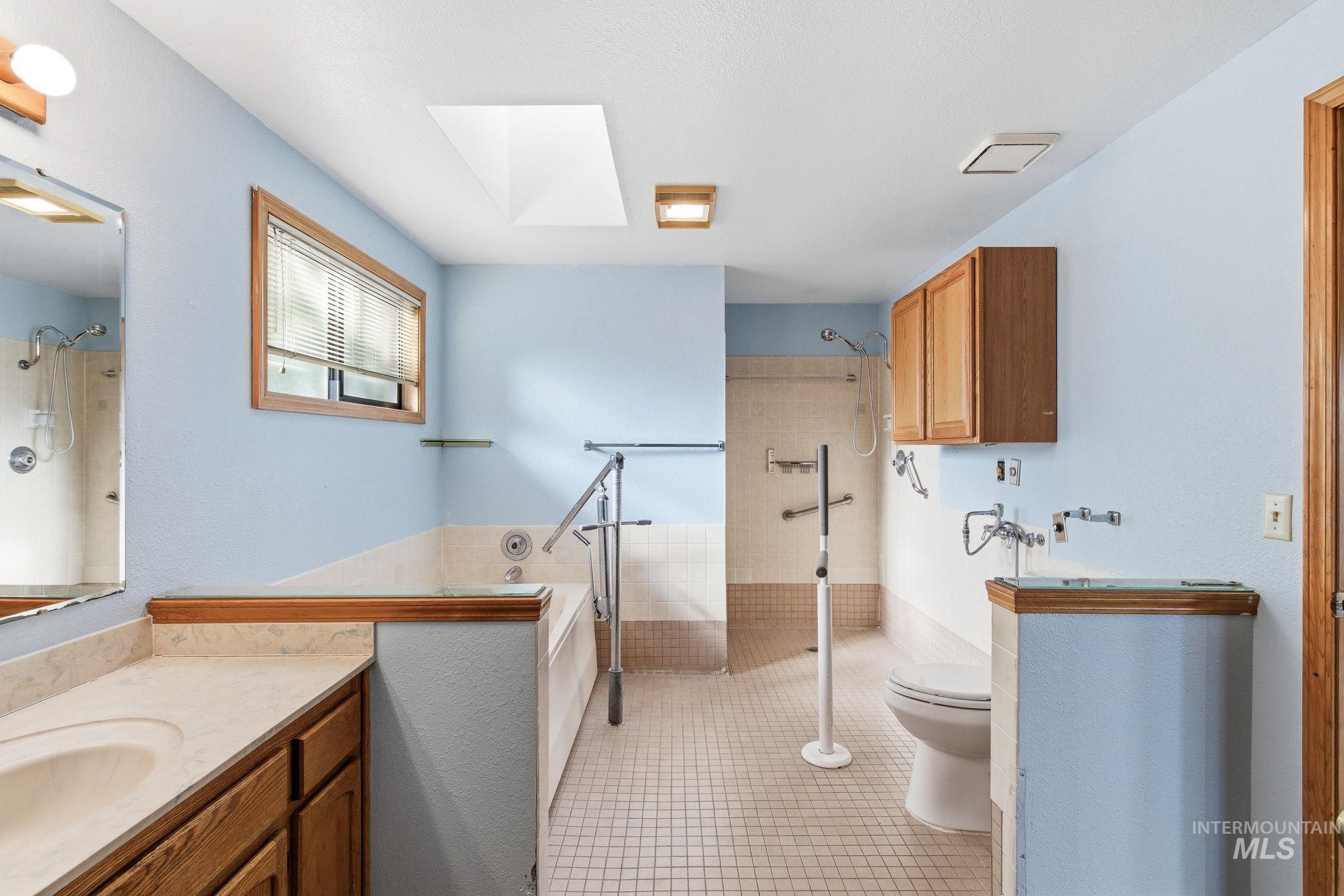 7548 W Long Drive, Boise, Idaho 83704-4435, 3 Bedrooms, 2 Bathrooms, Residential For Sale, Price $368,000,MLS 98984903