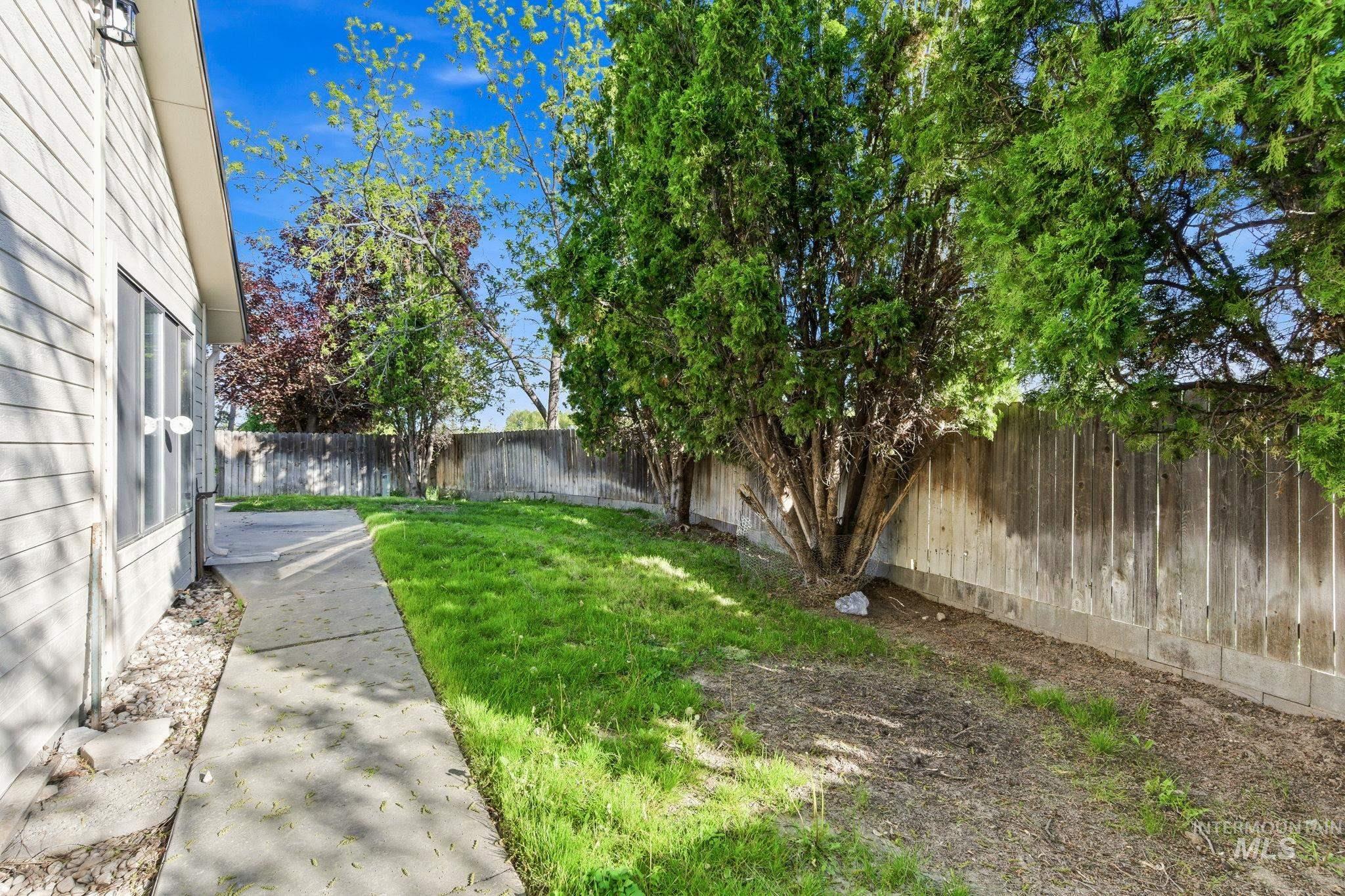 7548 W Long Drive, Boise, Idaho 83704-4435, 3 Bedrooms, 2 Bathrooms, Residential For Sale, Price $368,000,MLS 98984903