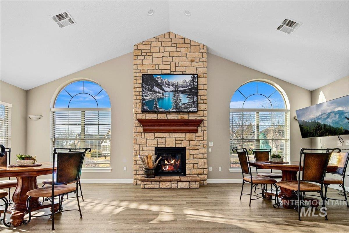 2986 N Cloverdale Rd., Boise, Idaho 83713, 2 Bedrooms, 2 Bathrooms, Residential For Sale, Price $425,000,MLS 98984906