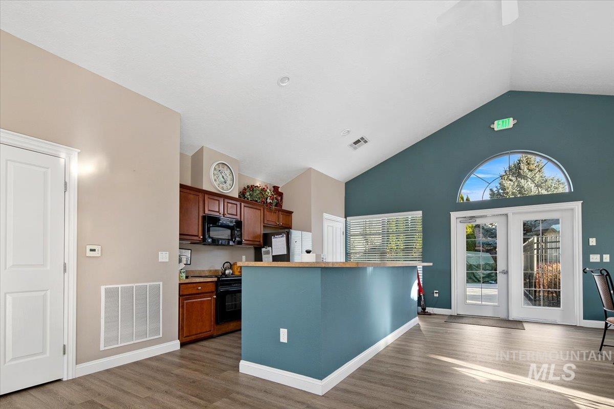 2986 N Cloverdale Rd., Boise, Idaho 83713, 2 Bedrooms, 2 Bathrooms, Residential For Sale, Price $425,000,MLS 98984906
