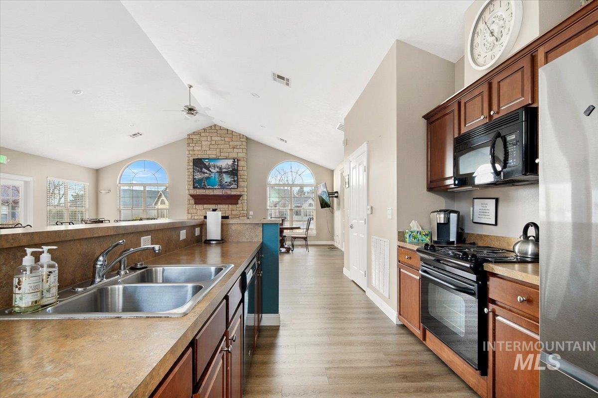 2986 N Cloverdale Rd., Boise, Idaho 83713, 2 Bedrooms, 2 Bathrooms, Residential For Sale, Price $425,000,MLS 98984906
