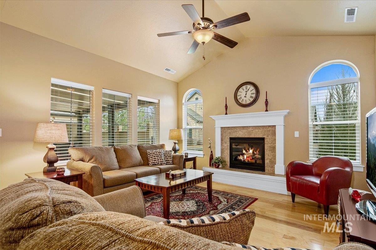 2986 N Cloverdale Rd., Boise, Idaho 83713, 2 Bedrooms, 2 Bathrooms, Residential For Sale, Price $425,000,MLS 98984906