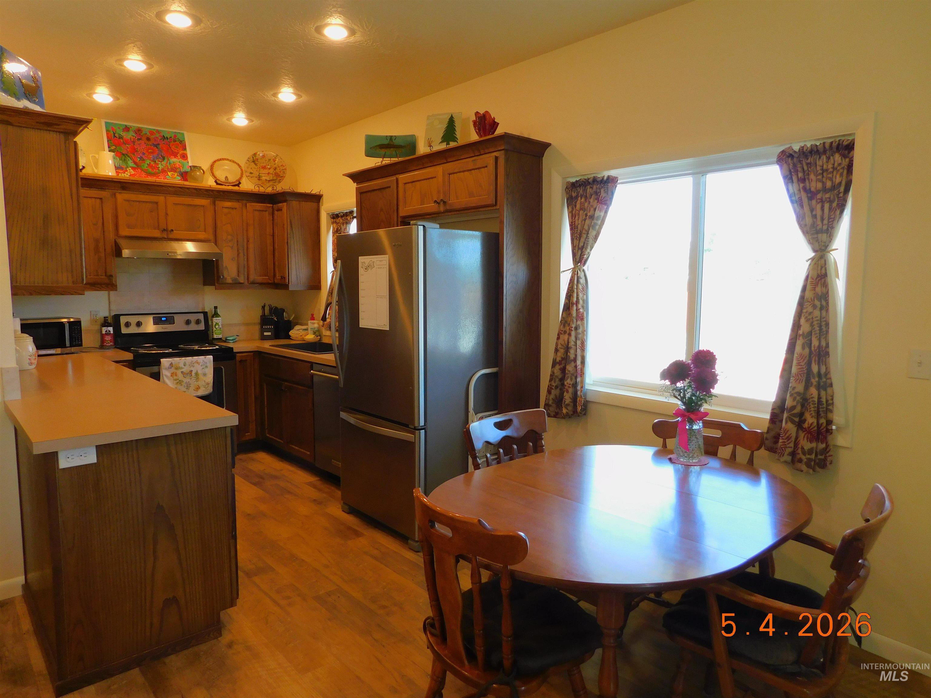 905 E. 5th St., Emmett, Idaho 83617, 2 Bedrooms, 2 Bathrooms, Residential For Sale, Price $385,000,MLS 98984907
