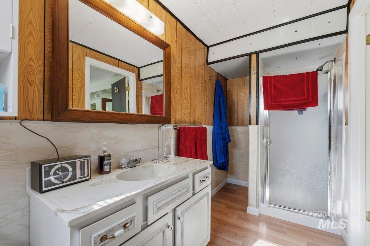 6325 W Overland Road, Meridian, Idaho 83642, 3 Bedrooms, 2 Bathrooms, Residential For Sale, Price $655,000,MLS 98984908