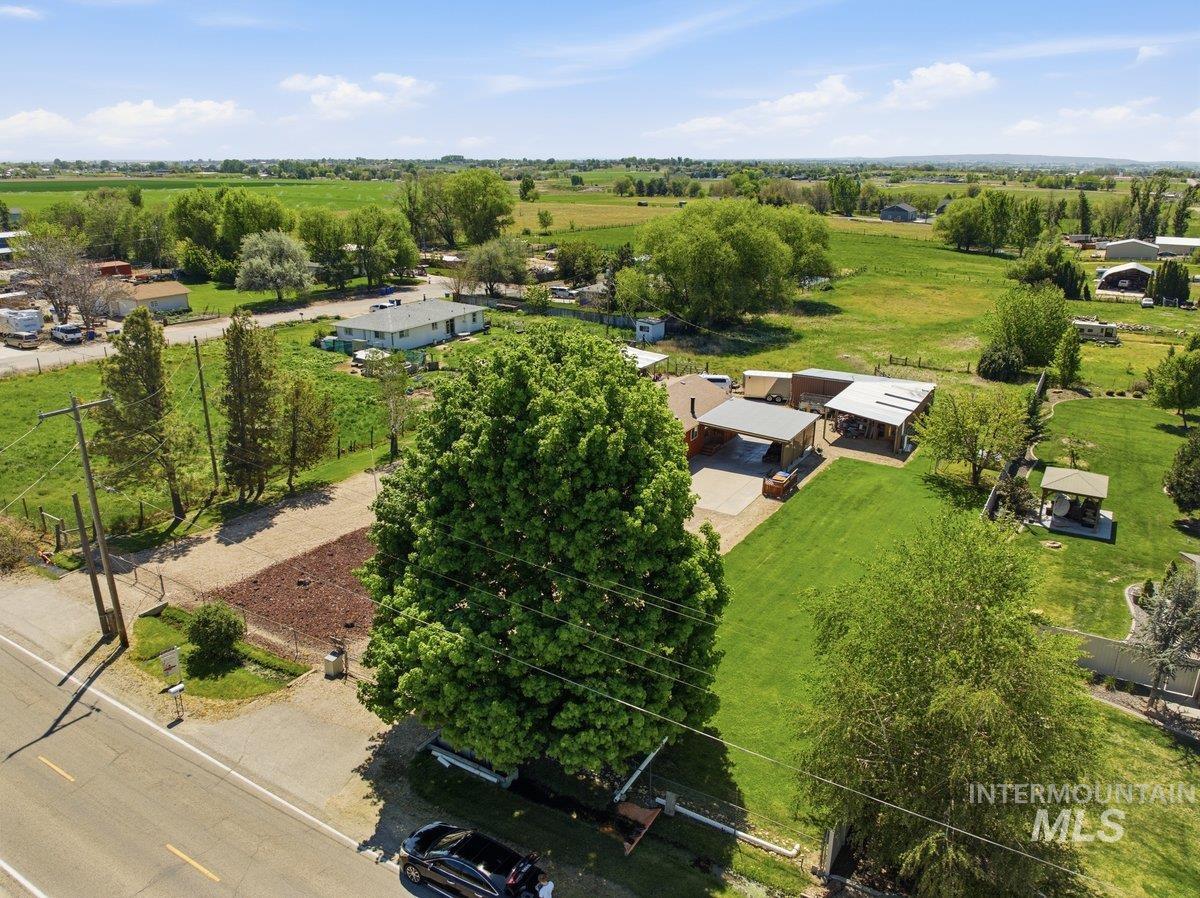 6325 W Overland Road, Meridian, Idaho 83642, 3 Bedrooms, 2 Bathrooms, Residential For Sale, Price $655,000,MLS 98984908