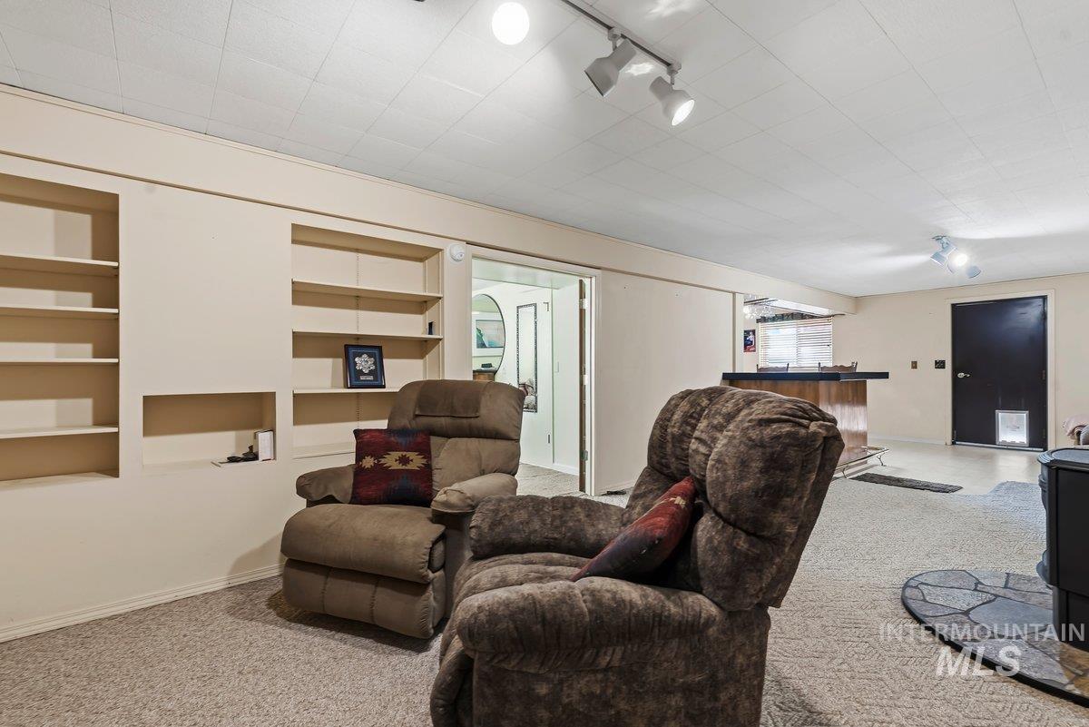 6325 W Overland Road, Meridian, Idaho 83642, 3 Bedrooms, 2 Bathrooms, Residential For Sale, Price $655,000,MLS 98984908