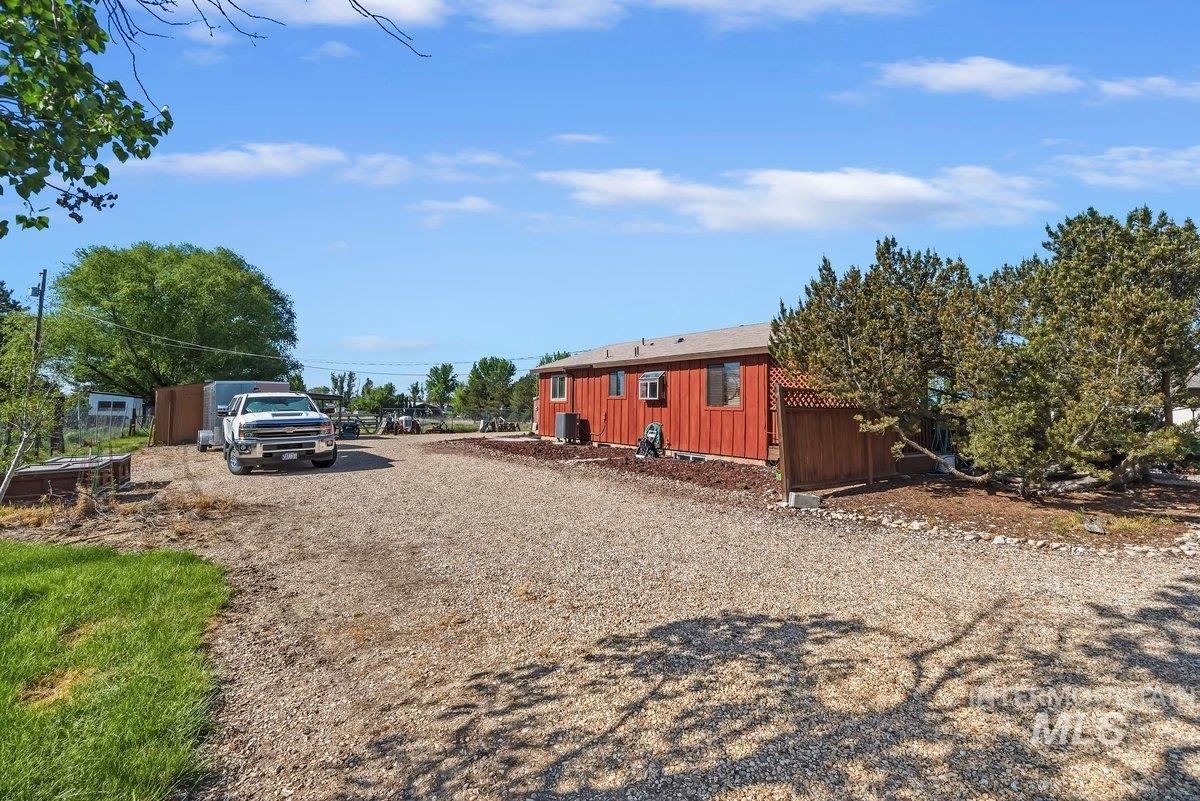 6325 W Overland Road, Meridian, Idaho 83642, 3 Bedrooms, 2 Bathrooms, Residential For Sale, Price $655,000,MLS 98984908