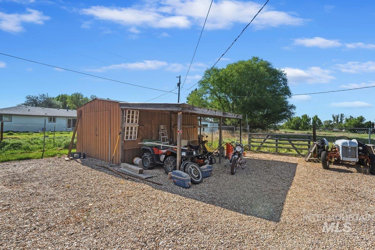 6325 W Overland Road, Meridian, Idaho 83642, 3 Bedrooms, 2 Bathrooms, Residential For Sale, Price $655,000,MLS 98984908