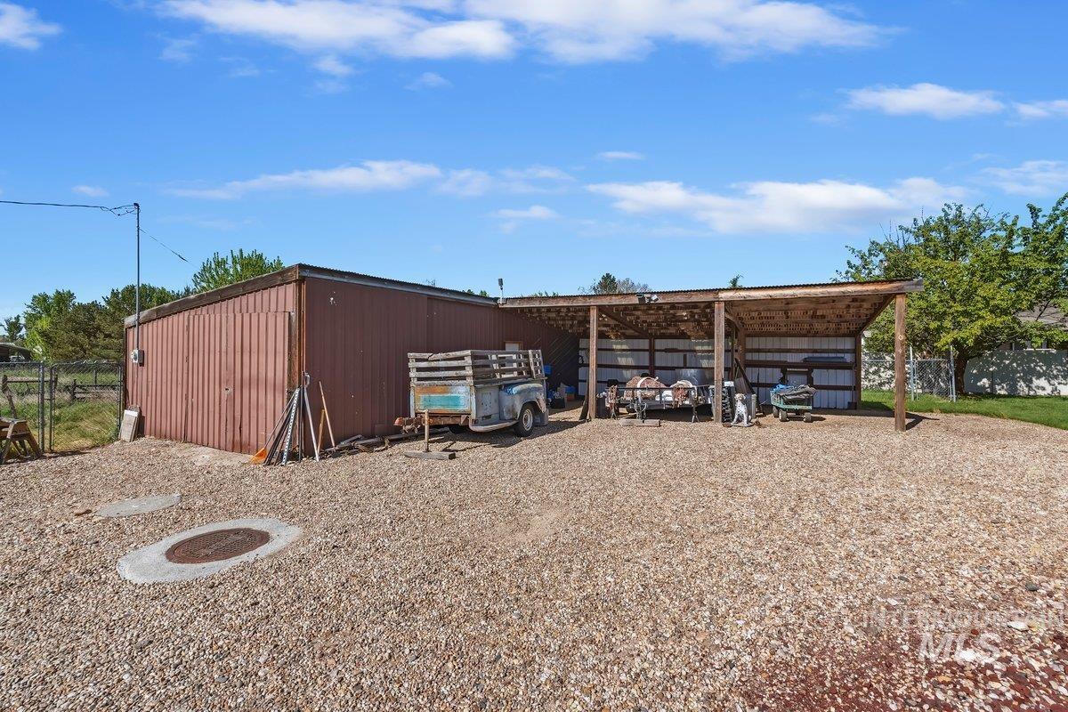 6325 W Overland Road, Meridian, Idaho 83642, 3 Bedrooms, 2 Bathrooms, Residential For Sale, Price $655,000,MLS 98984908