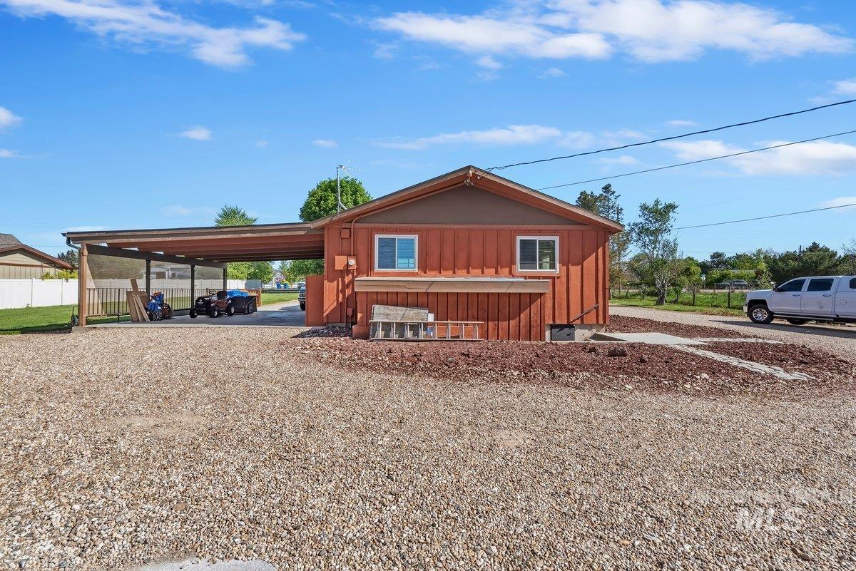 6325 W Overland Road, Meridian, Idaho 83642, 3 Bedrooms, 2 Bathrooms, Residential For Sale, Price $655,000,MLS 98984908