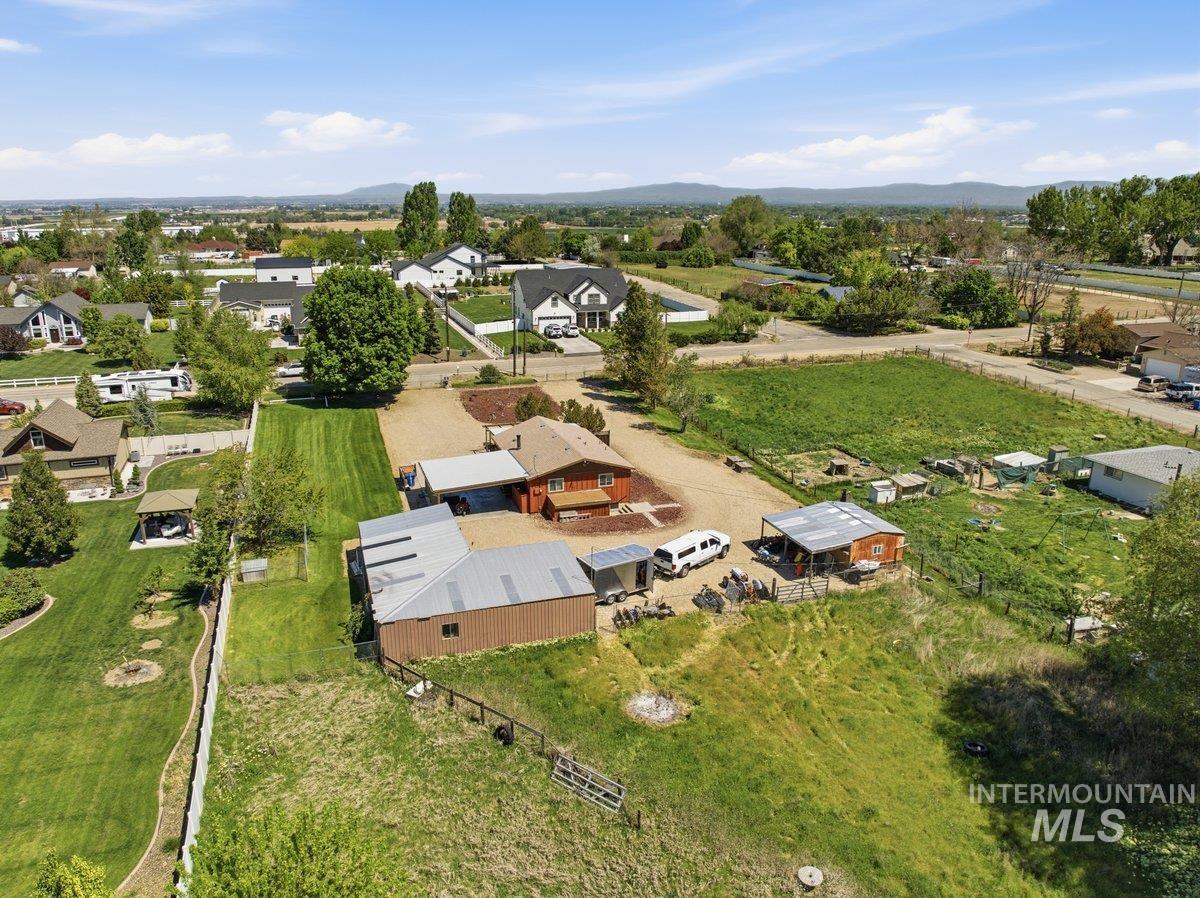 6325 W Overland Road, Meridian, Idaho 83642, 3 Bedrooms, 2 Bathrooms, Residential For Sale, Price $655,000,MLS 98984908