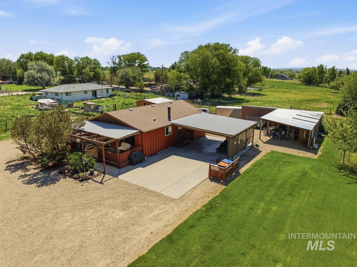 6325 W Overland Road, Meridian, Idaho 83642, 3 Bedrooms, 2 Bathrooms, Residential For Sale, Price $655,000,MLS 98984908