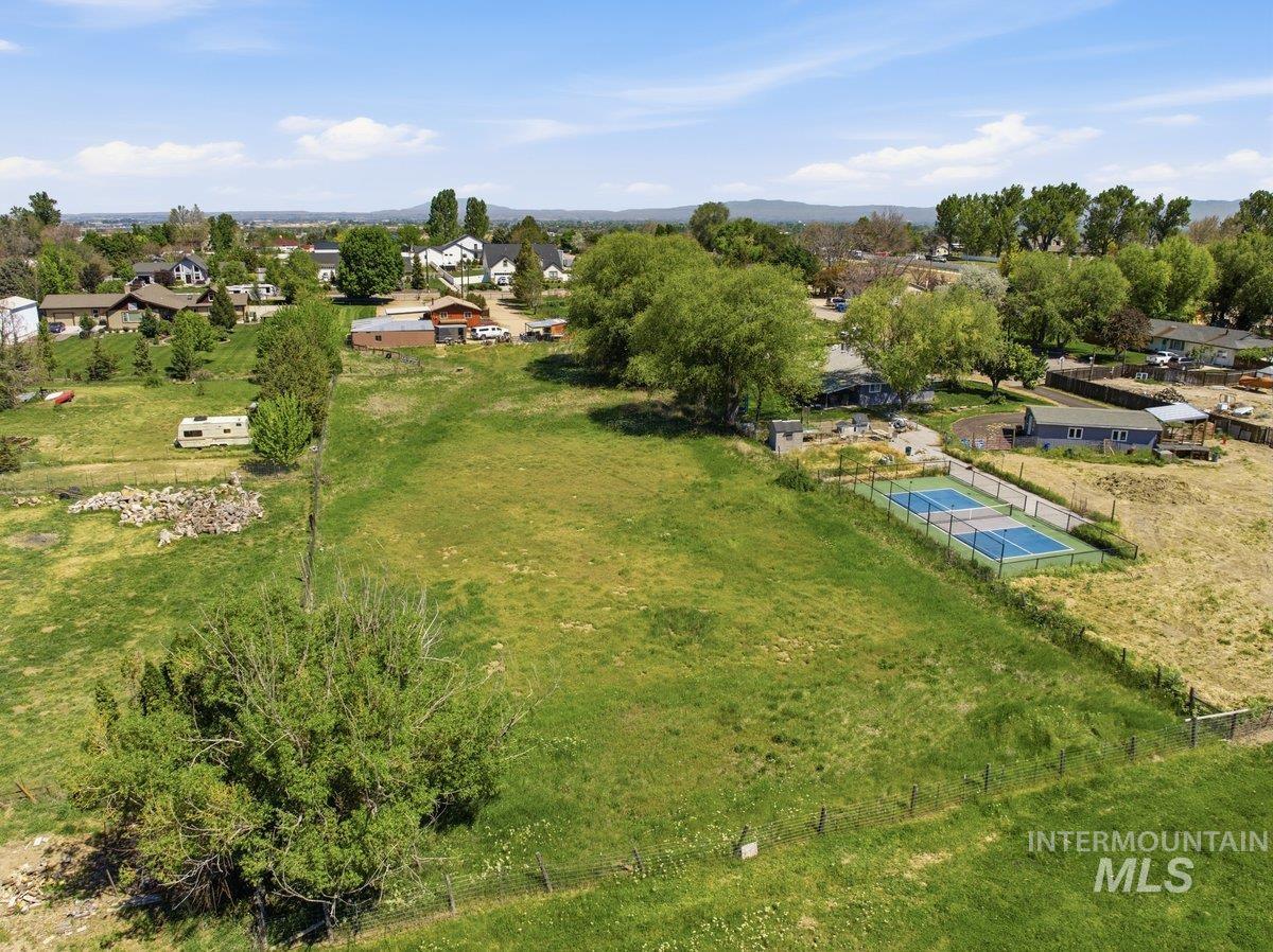 6325 W Overland Road, Meridian, Idaho 83642, 3 Bedrooms, 2 Bathrooms, Residential For Sale, Price $655,000,MLS 98984908