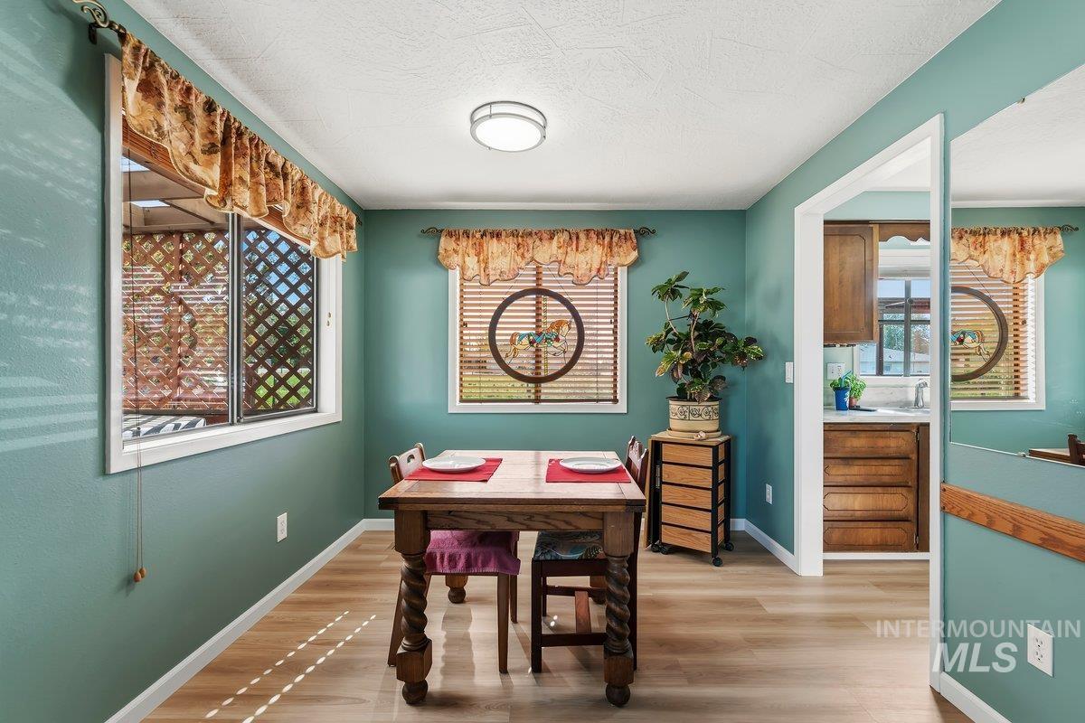 6325 W Overland Road, Meridian, Idaho 83642, 3 Bedrooms, 2 Bathrooms, Residential For Sale, Price $655,000,MLS 98984908