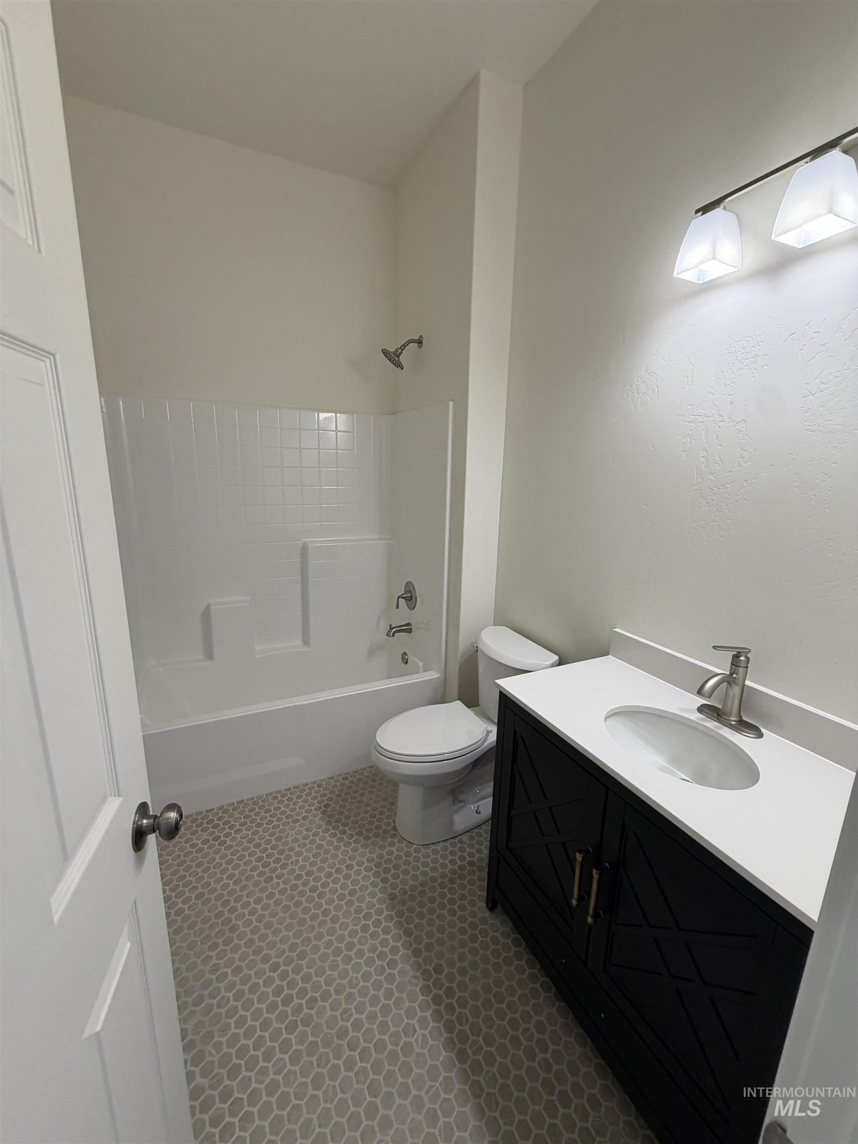 703 Locust St., Buhl, Idaho 83316-0000, 4 Bedrooms, 2 Bathrooms, Residential Income For Sale, Price $1,200,000,MLS 98984909