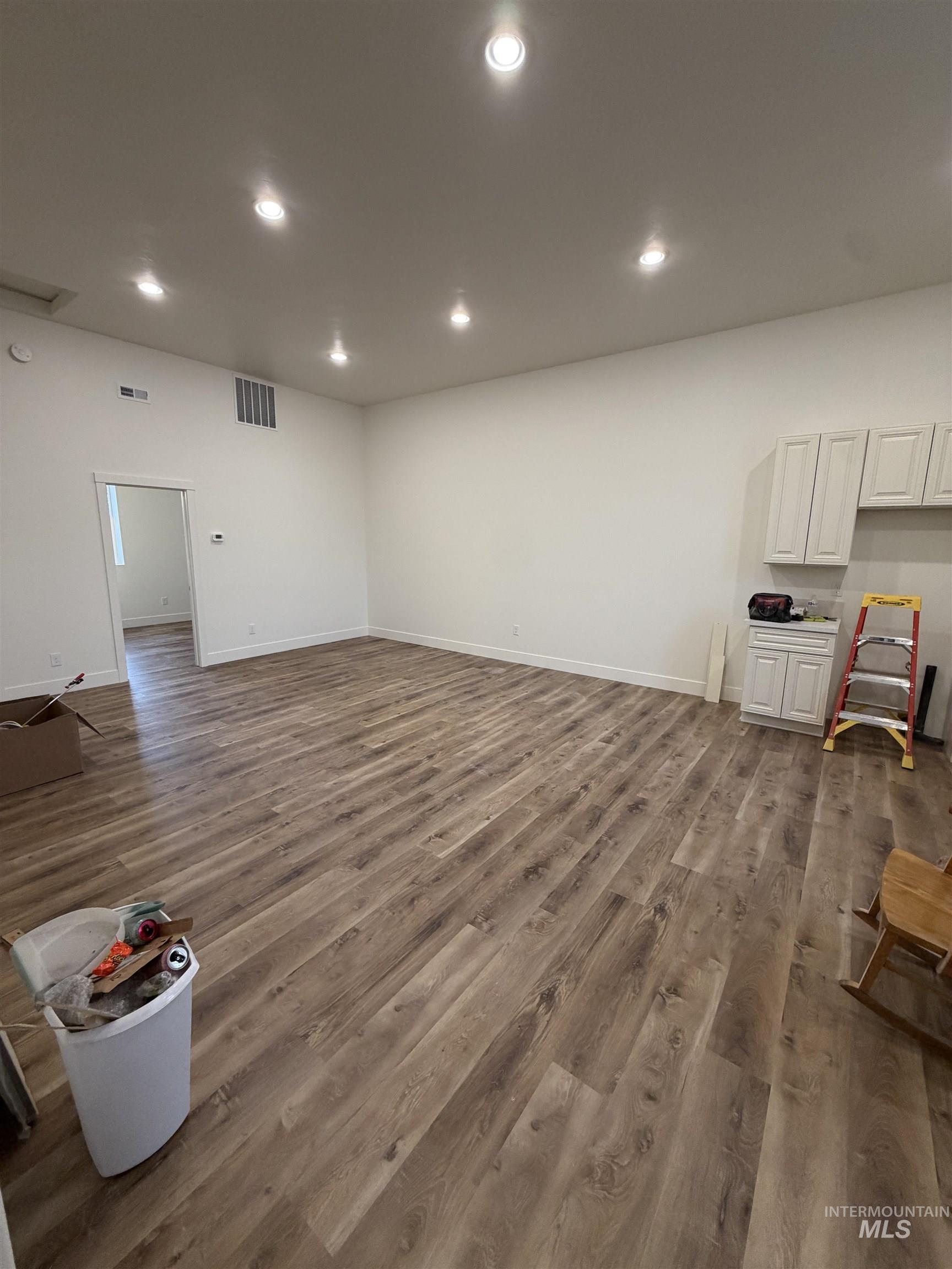 703 Locust St., Buhl, Idaho 83316-0000, 4 Bedrooms, 2 Bathrooms, Residential Income For Sale, Price $1,200,000,MLS 98984909