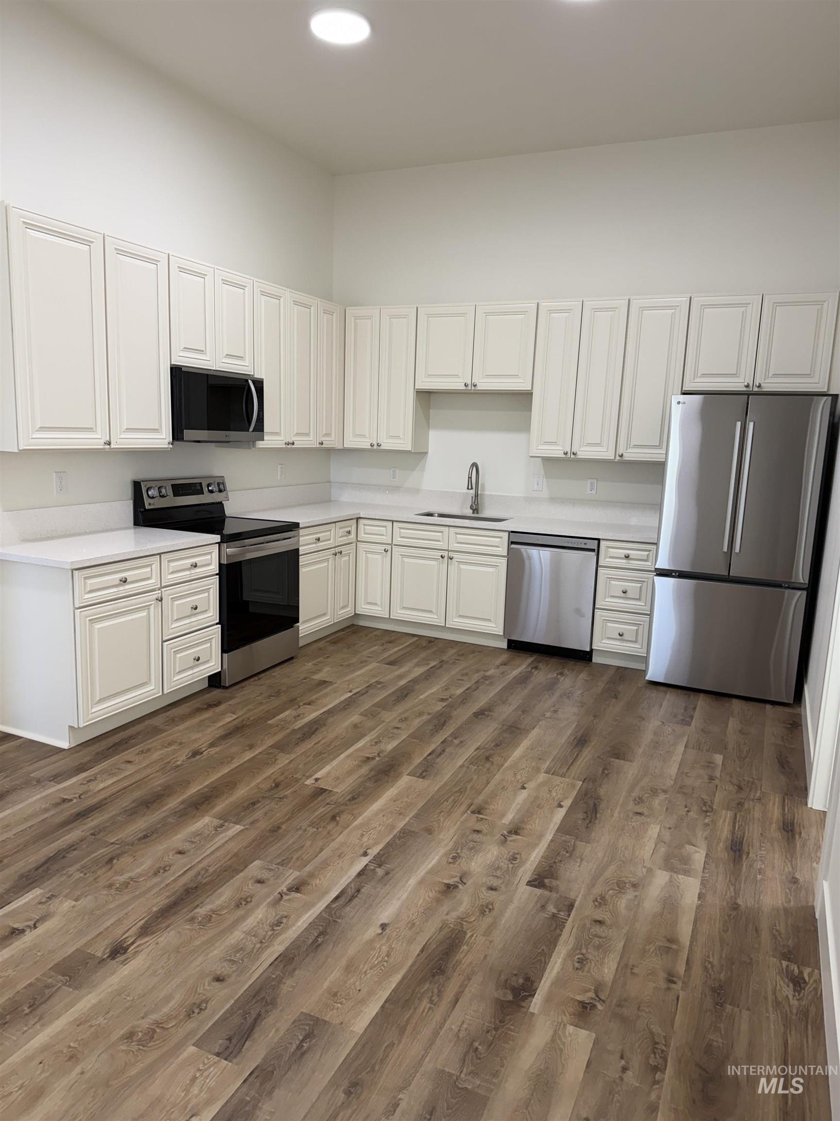 703 Locust St., Buhl, Idaho 83316-0000, 4 Bedrooms, 2 Bathrooms, Residential Income For Sale, Price $1,200,000,MLS 98984909