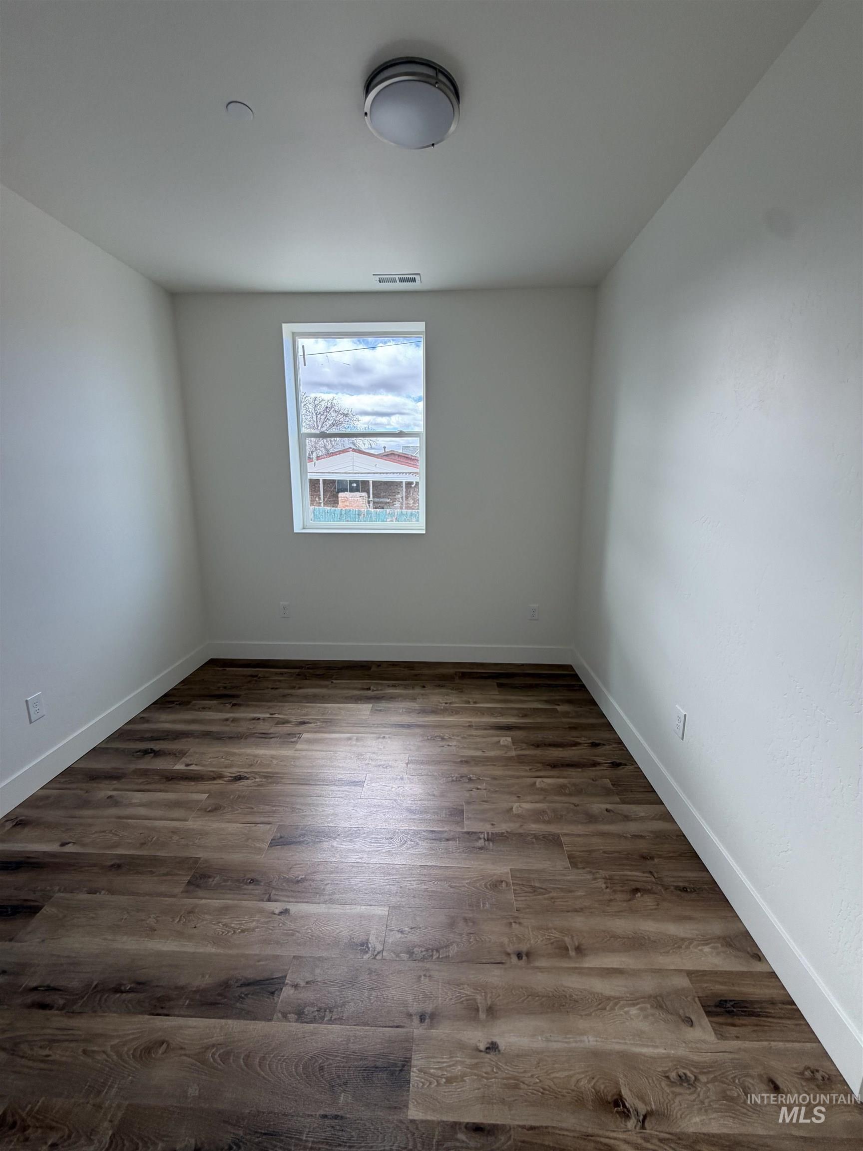 703 Locust St., Buhl, Idaho 83316-0000, 4 Bedrooms, 2 Bathrooms, Residential Income For Sale, Price $1,200,000,MLS 98984909