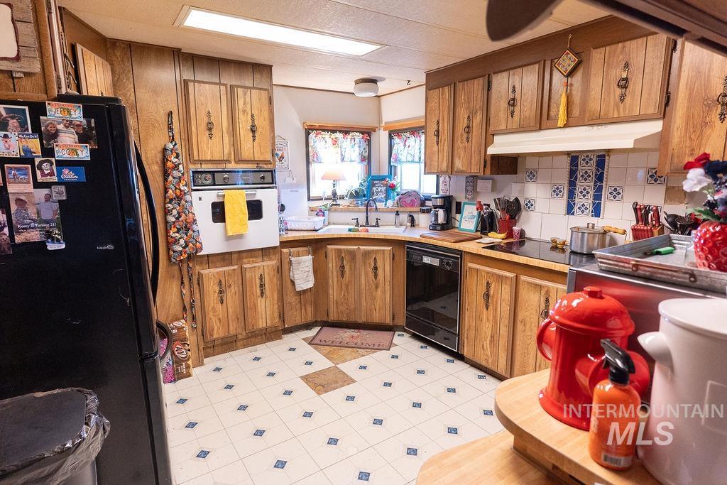 792 N 700 E, Rupert, Idaho 83350-8529, 3 Bedrooms, 2 Bathrooms, Residential For Sale, Price $360,000, 98984911